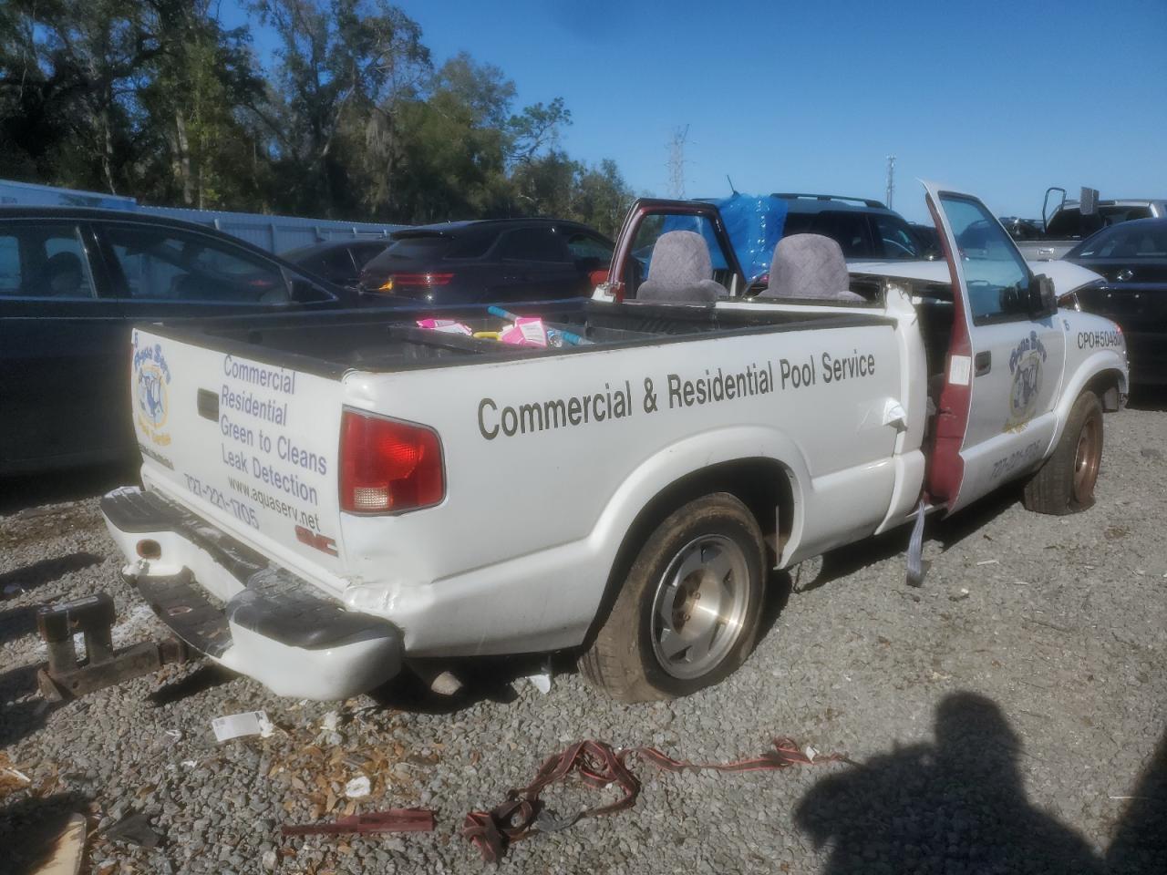 Photo 2 VIN: 1GTCS1452Y8281668 - GMC SONOMA 