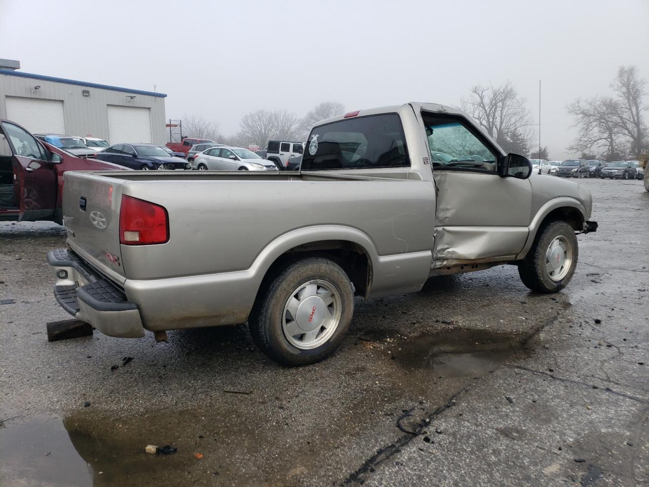 Photo 2 VIN: 1GTCS145328196779 - GMC SONOMA 