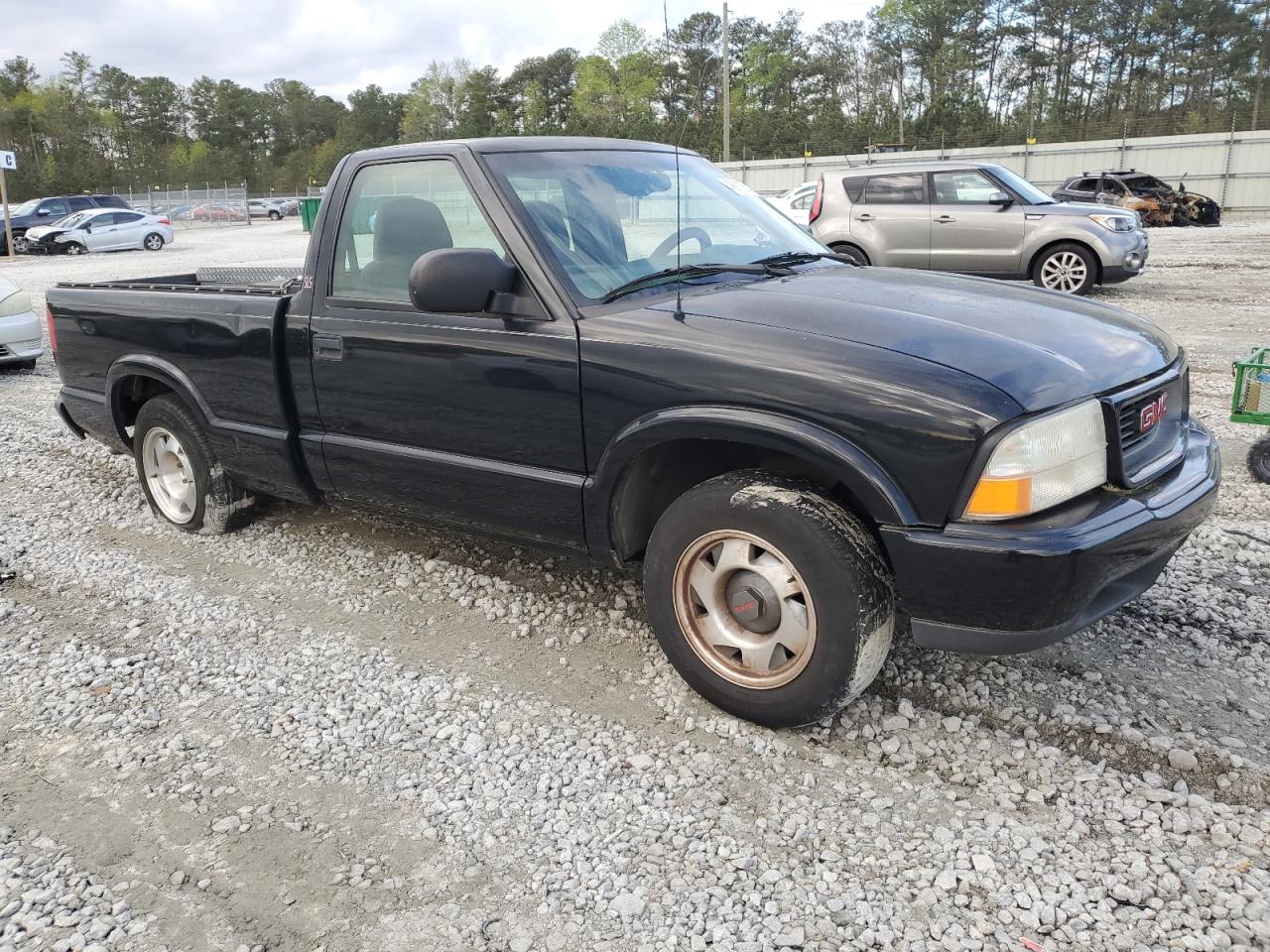 Photo 3 VIN: 1GTCS14561K187561 - GMC SONOMA 