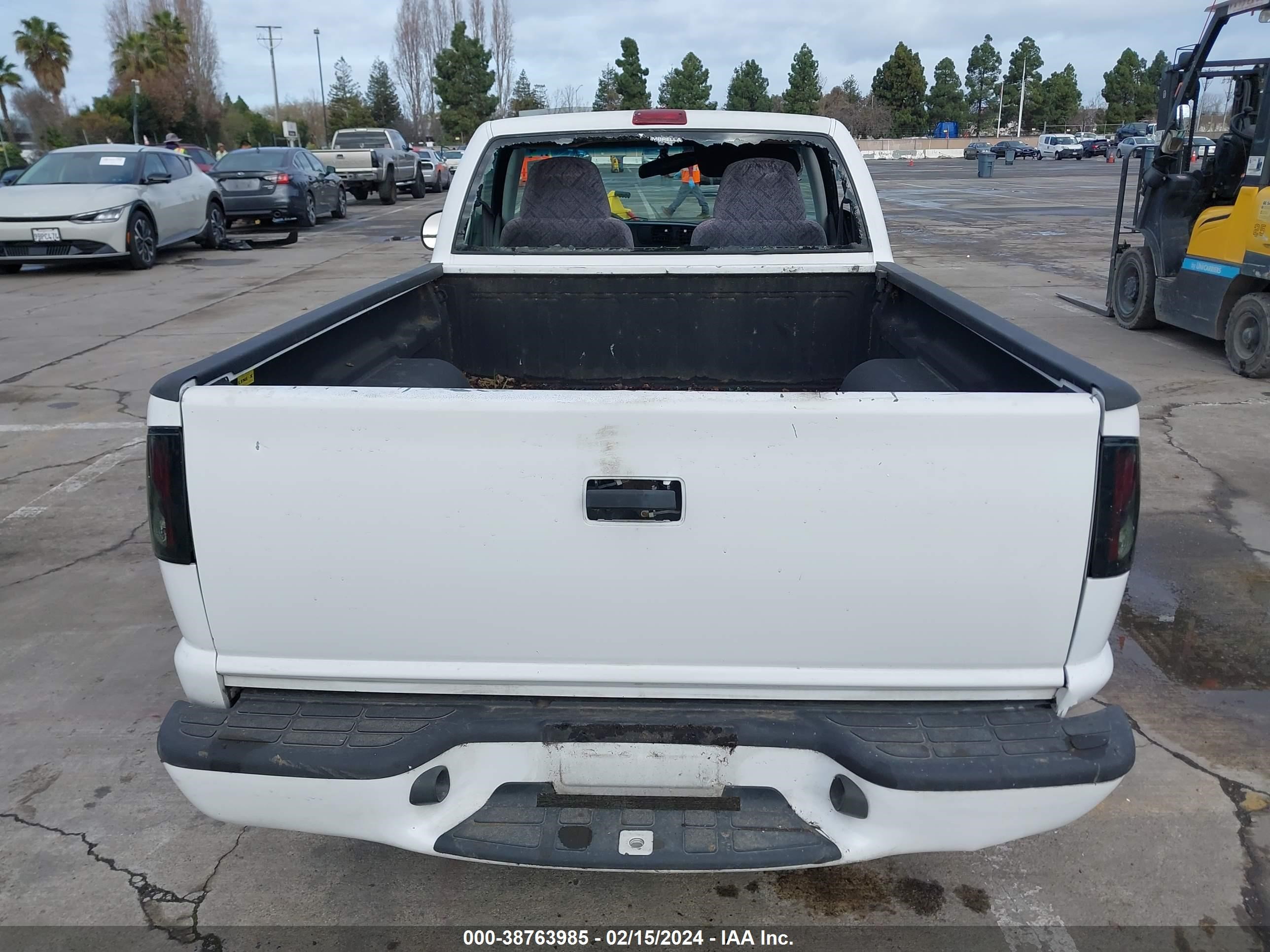 Photo 16 VIN: 1GTCS145X18238475 - GMC SONOMA 