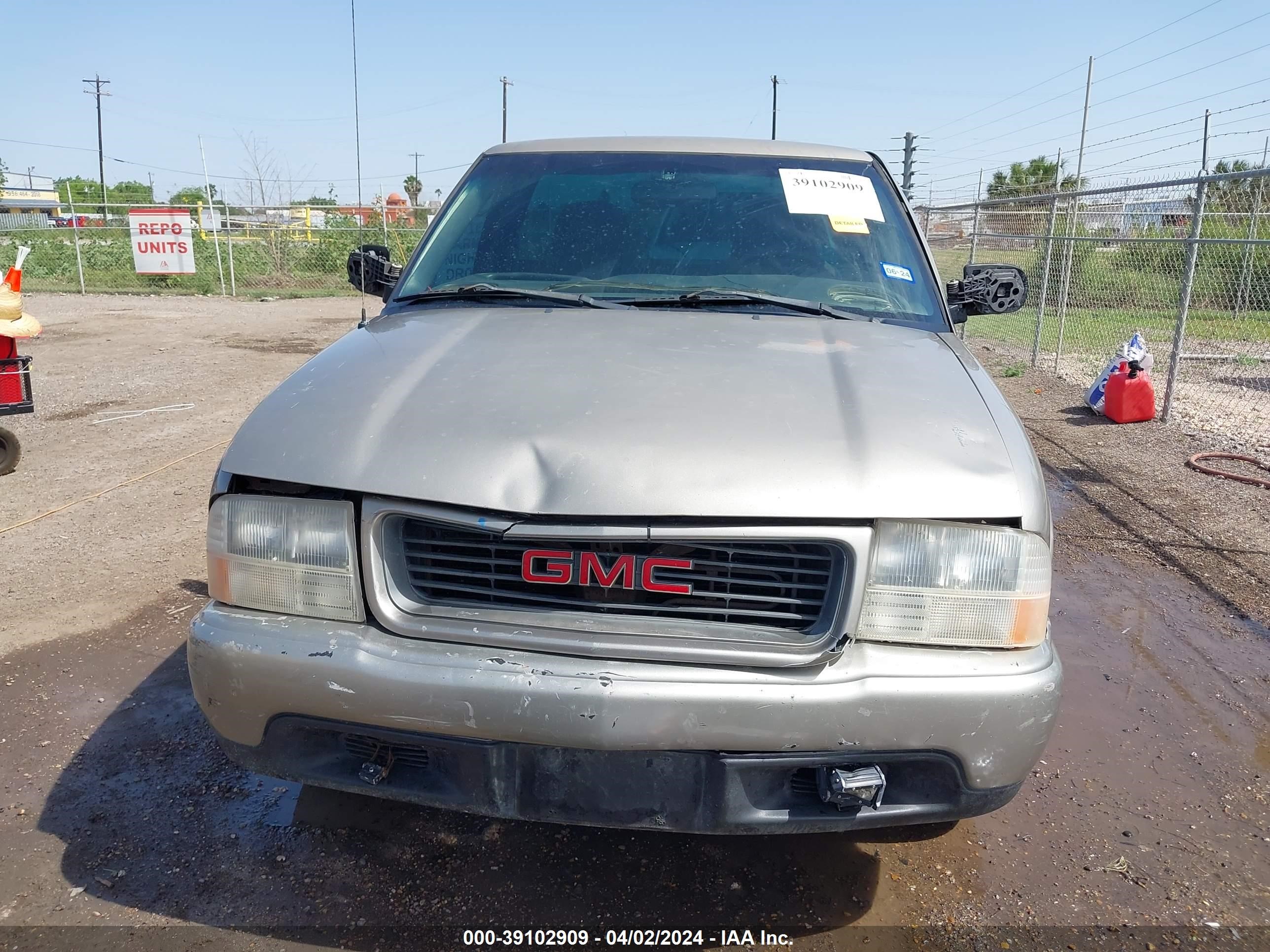 Photo 11 VIN: 1GTCS145XY8254735 - GMC SONOMA 