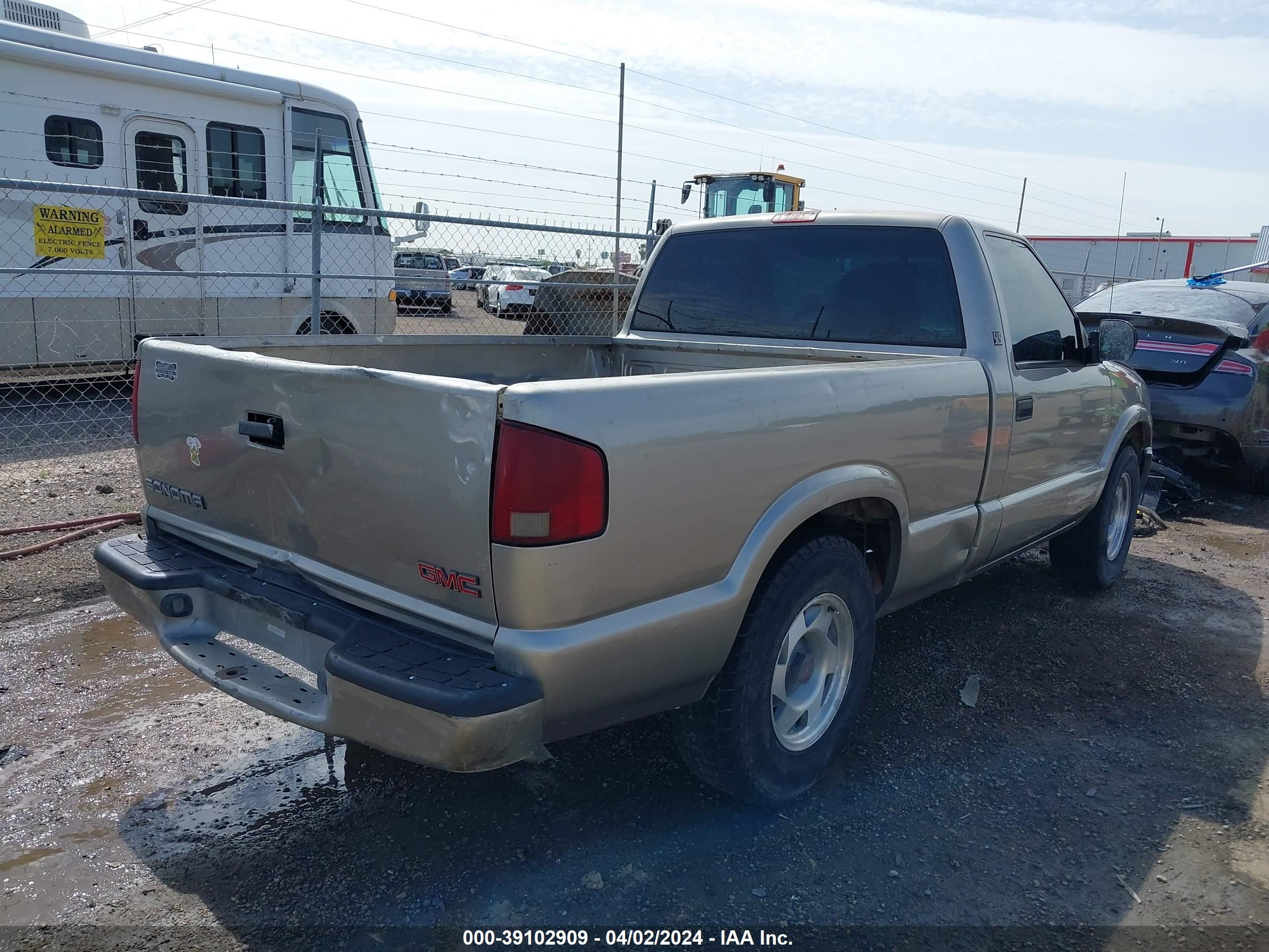 Photo 3 VIN: 1GTCS145XY8254735 - GMC SONOMA 