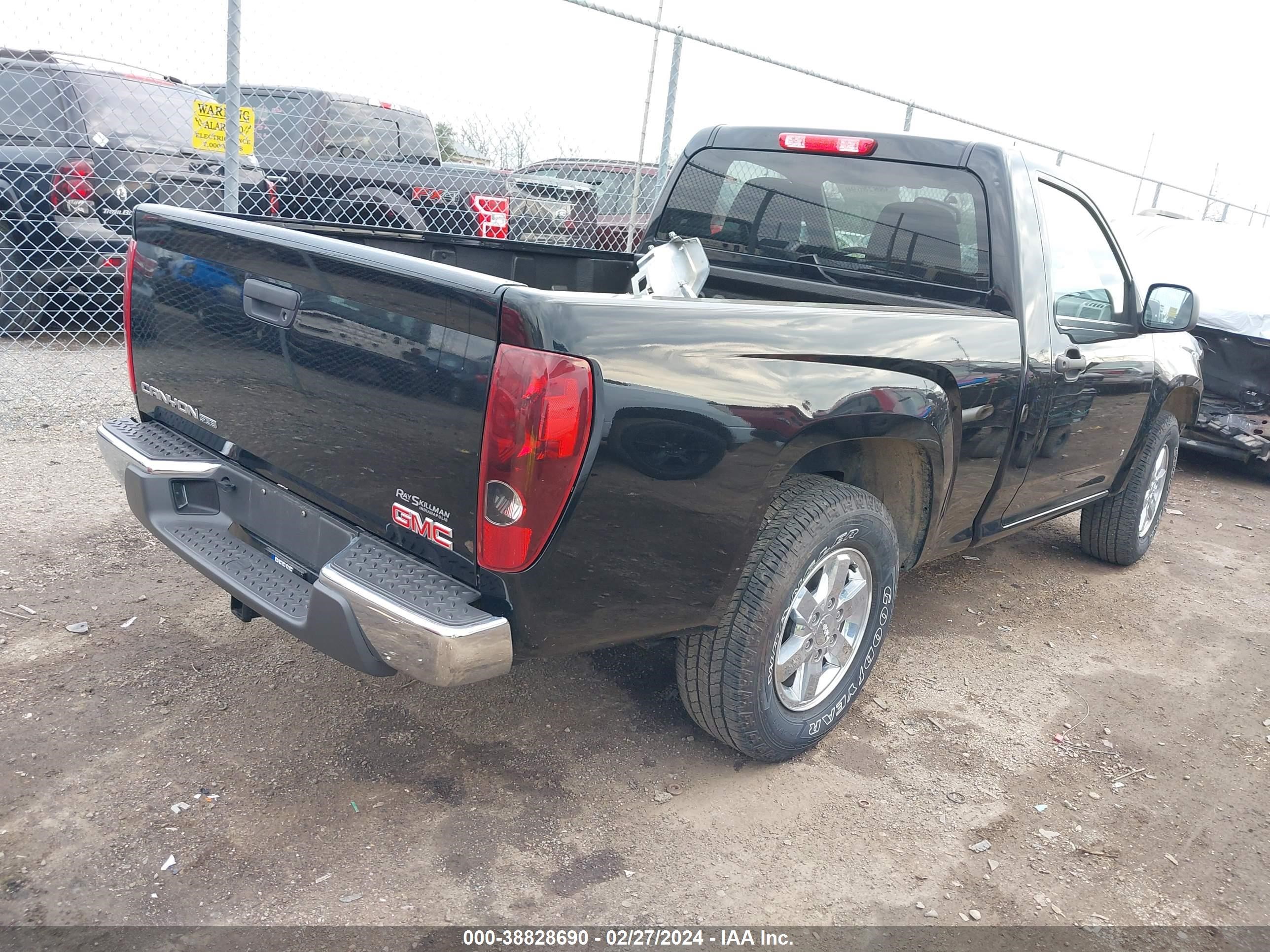 Photo 3 VIN: 1GTCS149398145523 - GMC CANYON 