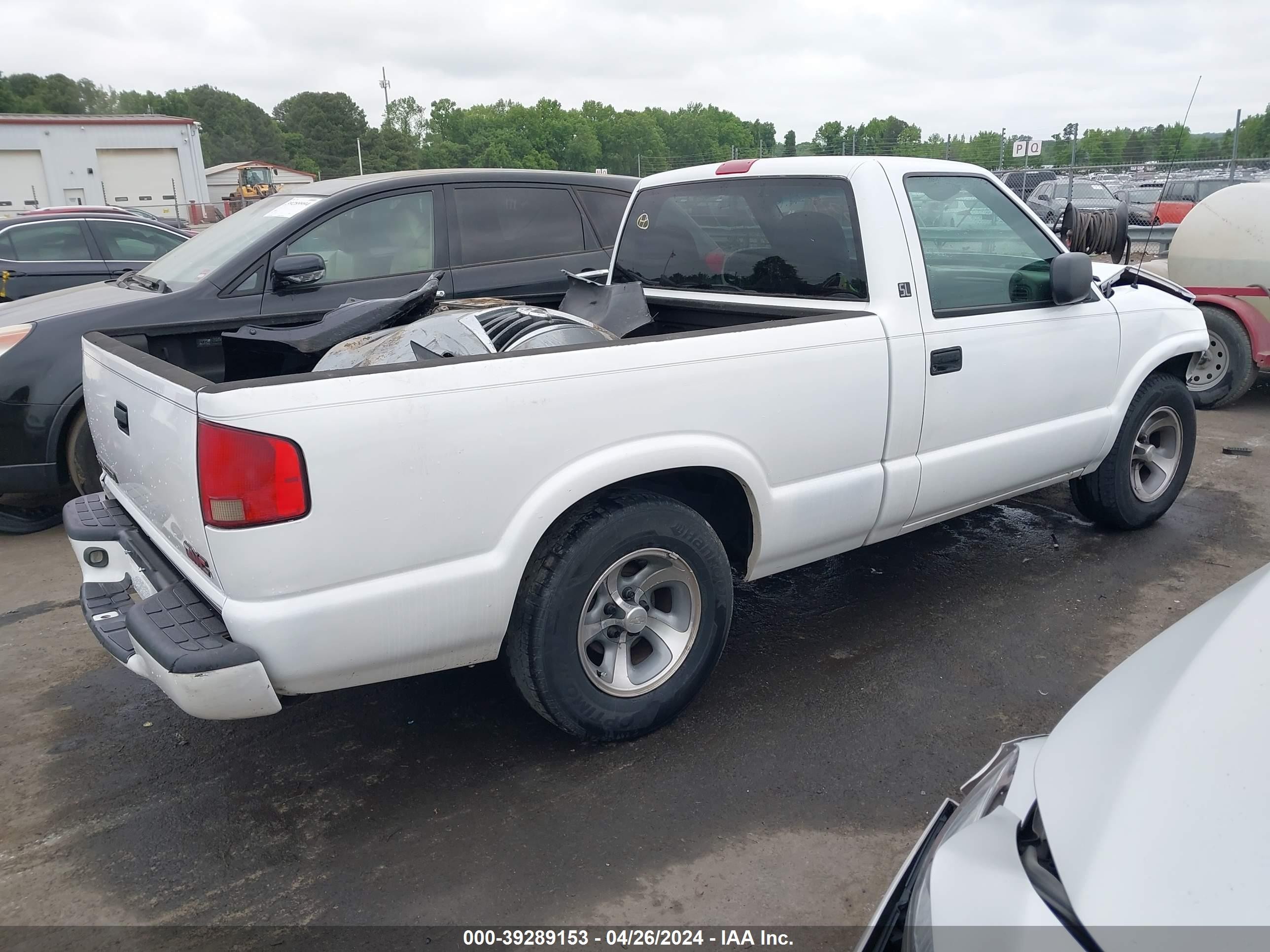 Photo 3 VIN: 1GTCS14H038216529 - GMC SONOMA 