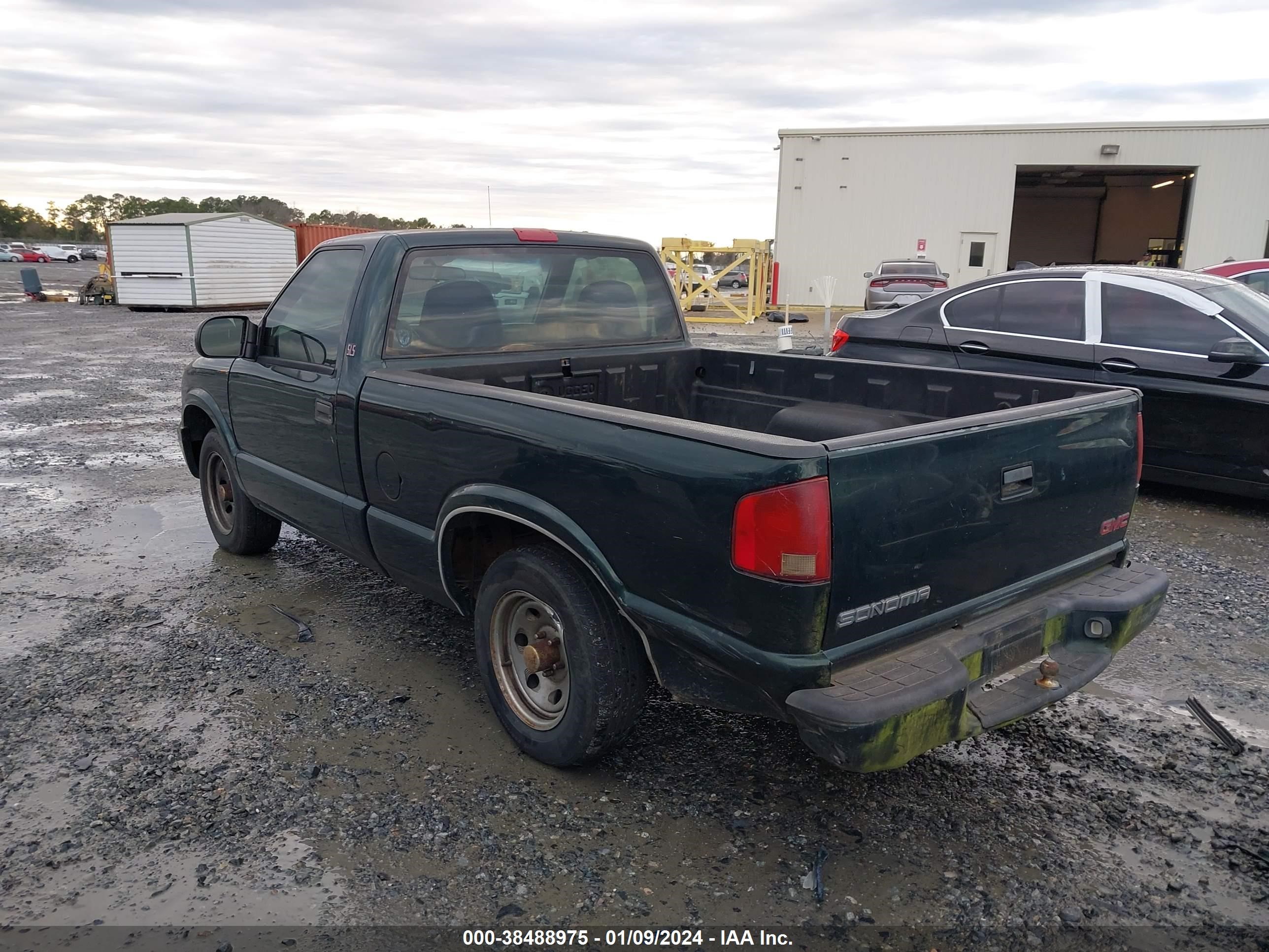 Photo 2 VIN: 1GTCS14H238101074 - GMC SONOMA 