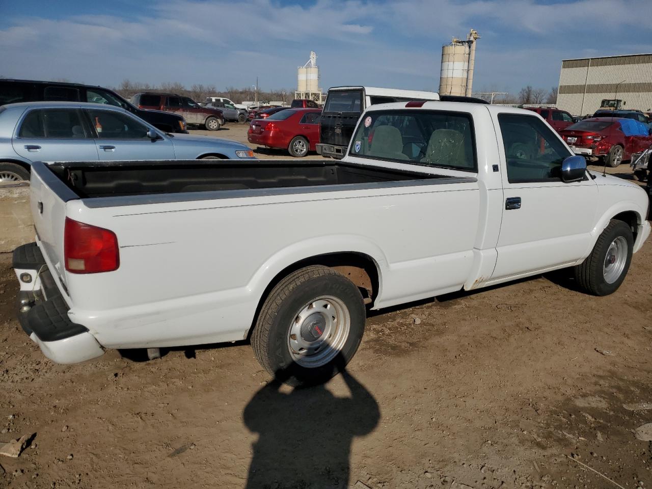 Photo 2 VIN: 1GTCS14H238126976 - GMC SONOMA 