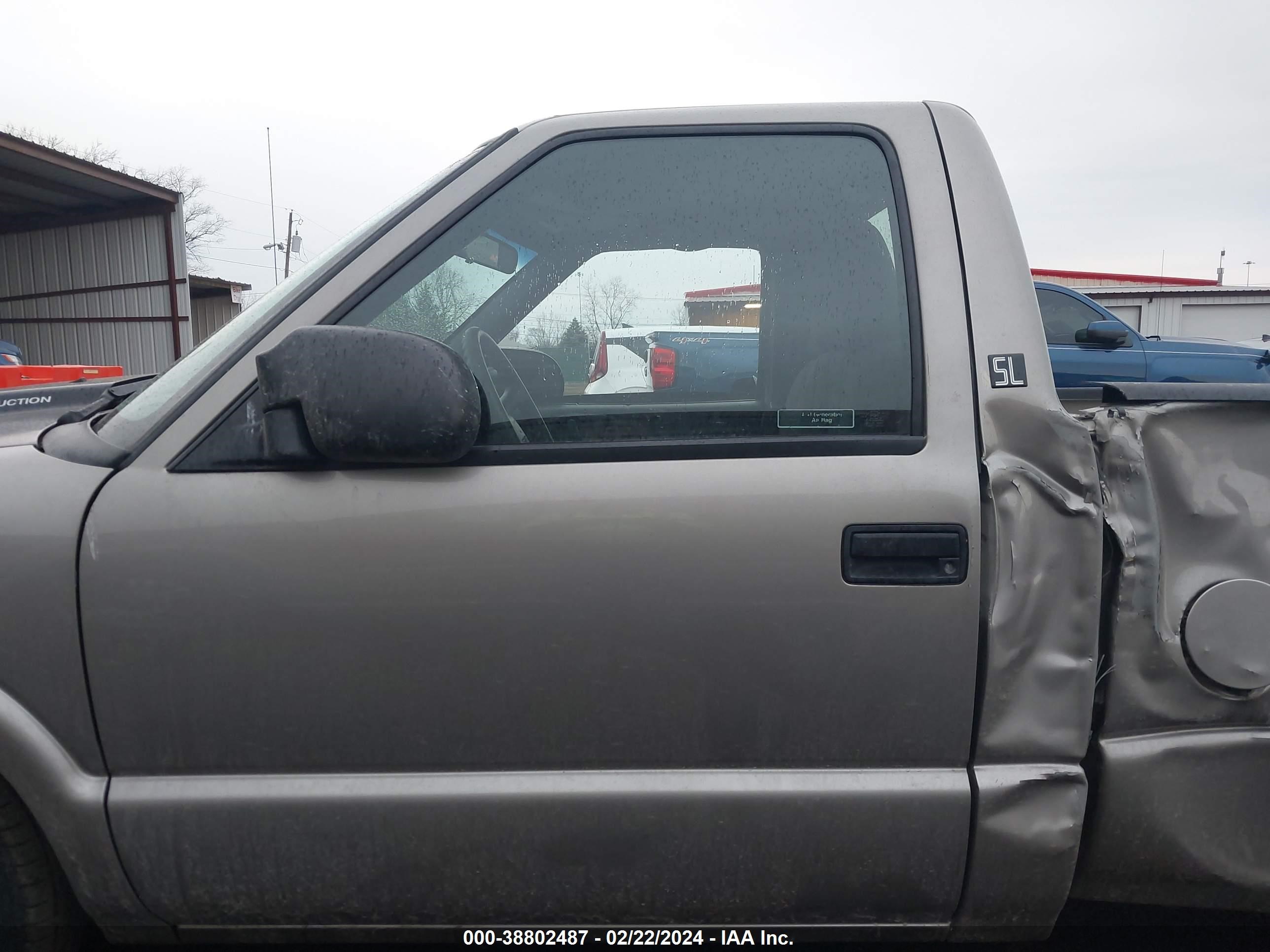 Photo 13 VIN: 1GTCS14H638185089 - GMC SONOMA 