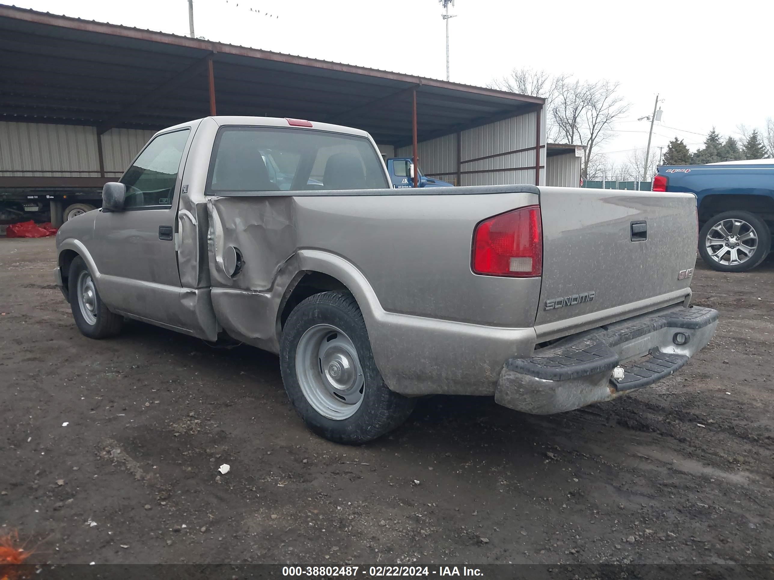 Photo 2 VIN: 1GTCS14H638185089 - GMC SONOMA 