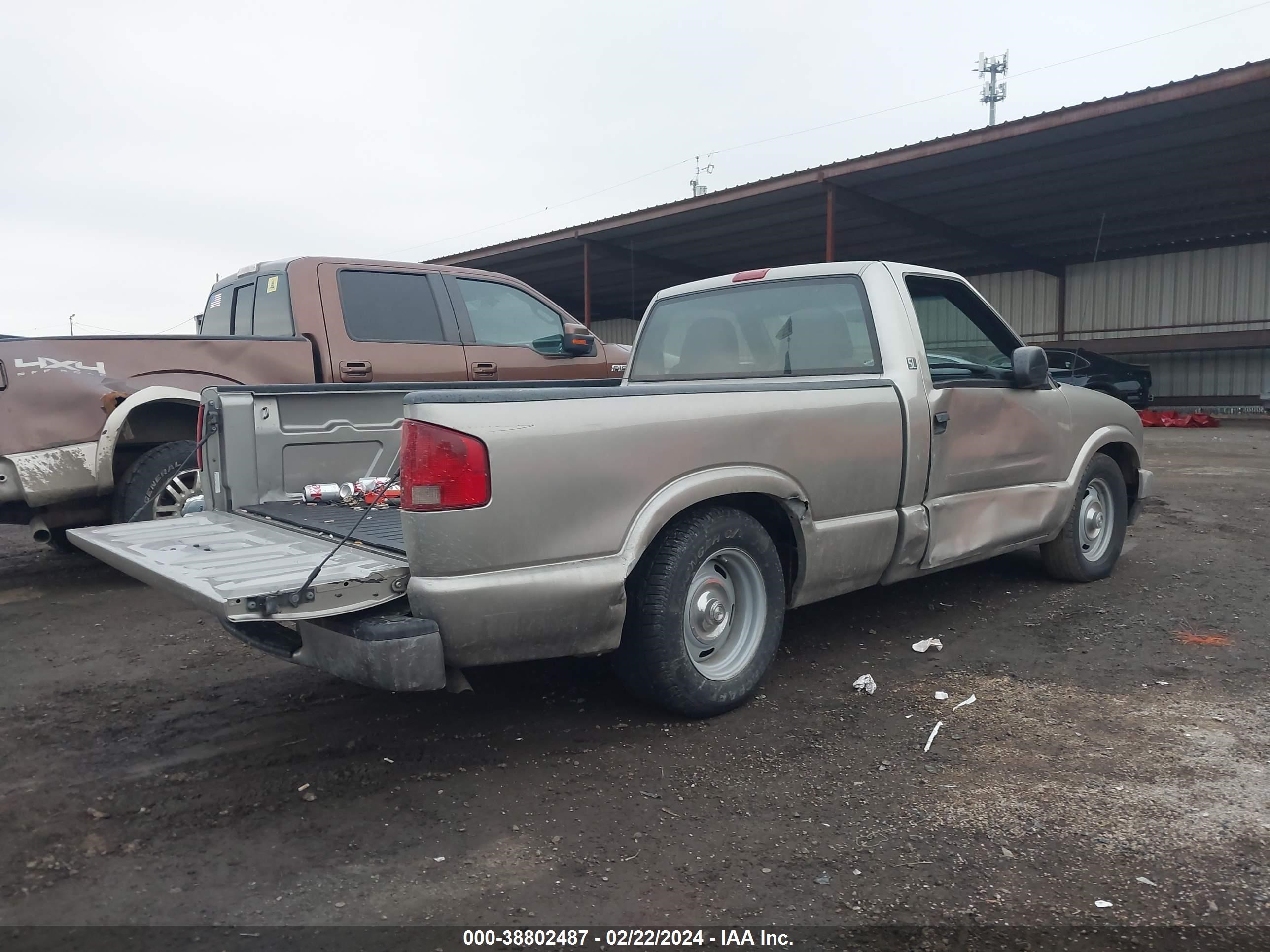 Photo 3 VIN: 1GTCS14H638185089 - GMC SONOMA 