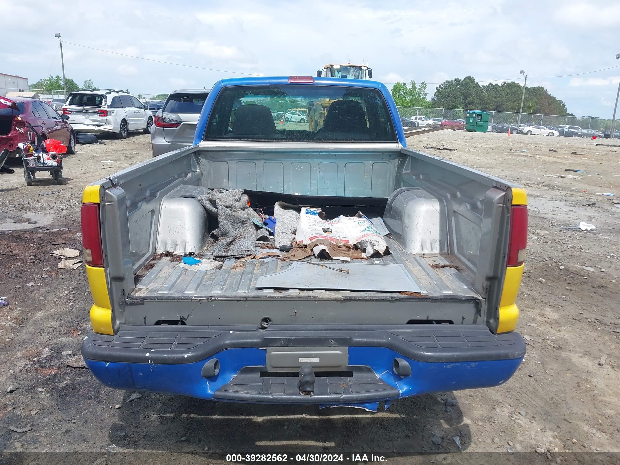 Photo 16 VIN: 1GTCS14HX38100819 - GMC SONOMA 