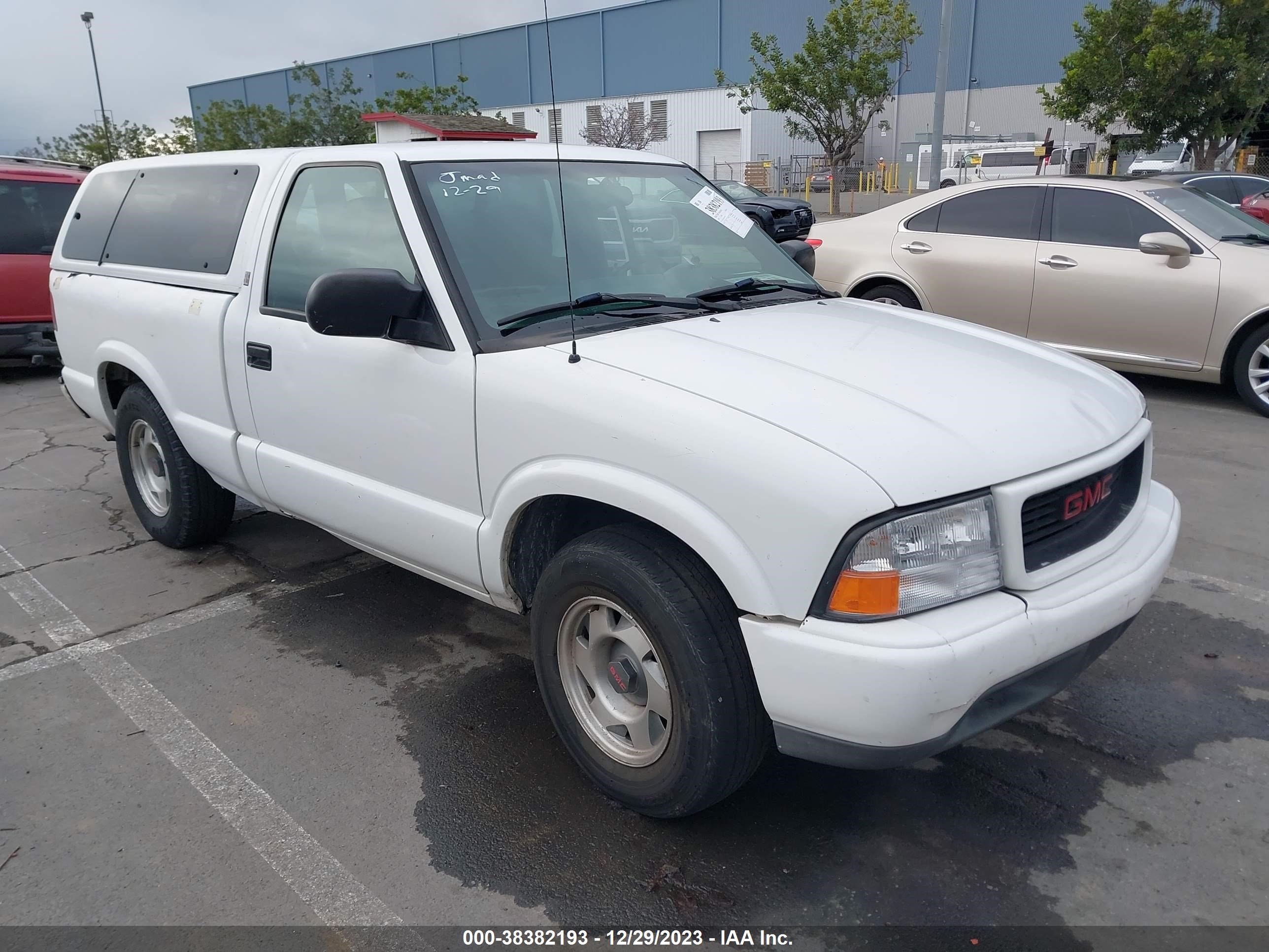 Photo 0 VIN: 1GTCS14W0Y8169797 - GMC SONOMA 