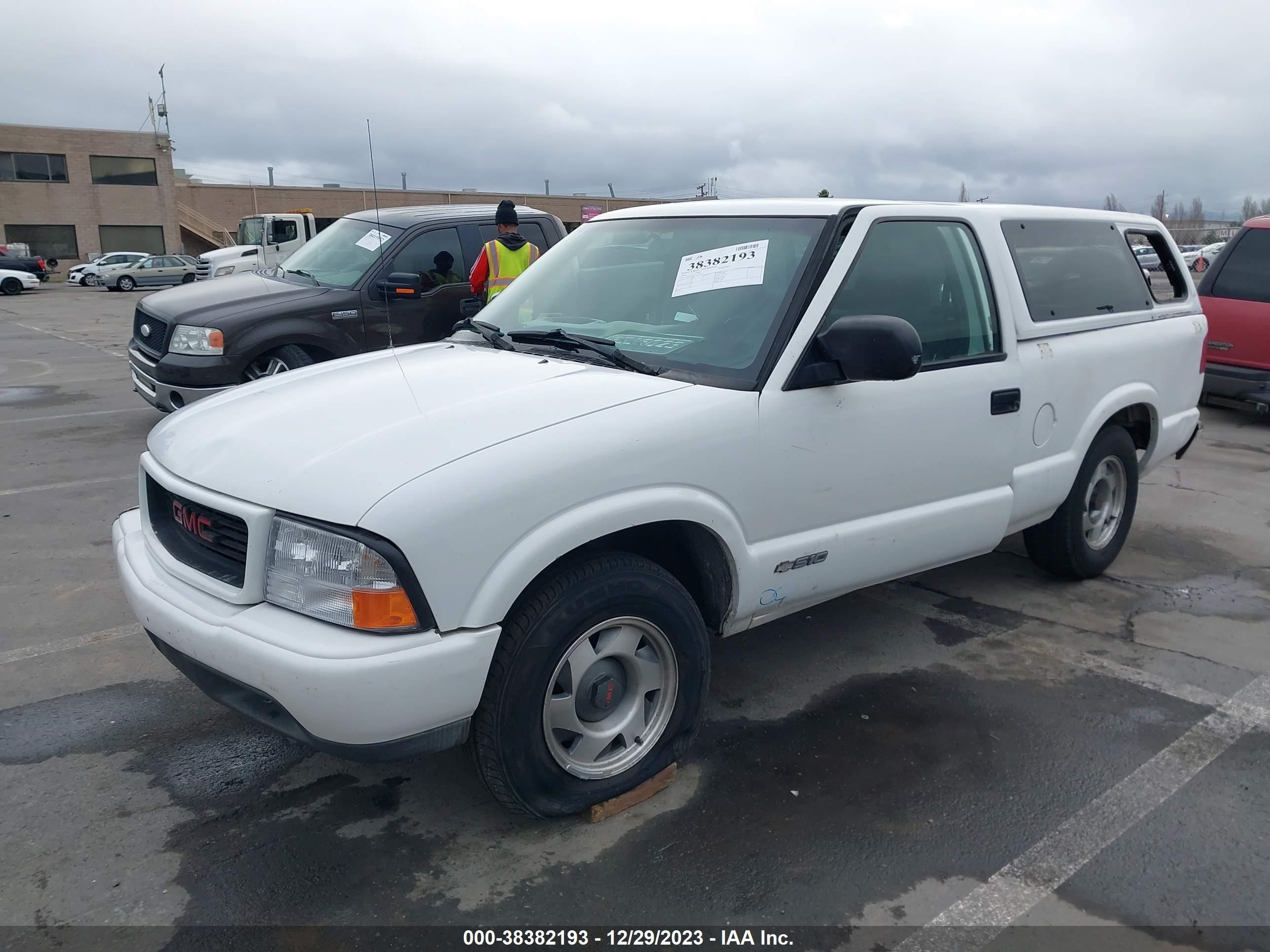 Photo 1 VIN: 1GTCS14W0Y8169797 - GMC SONOMA 