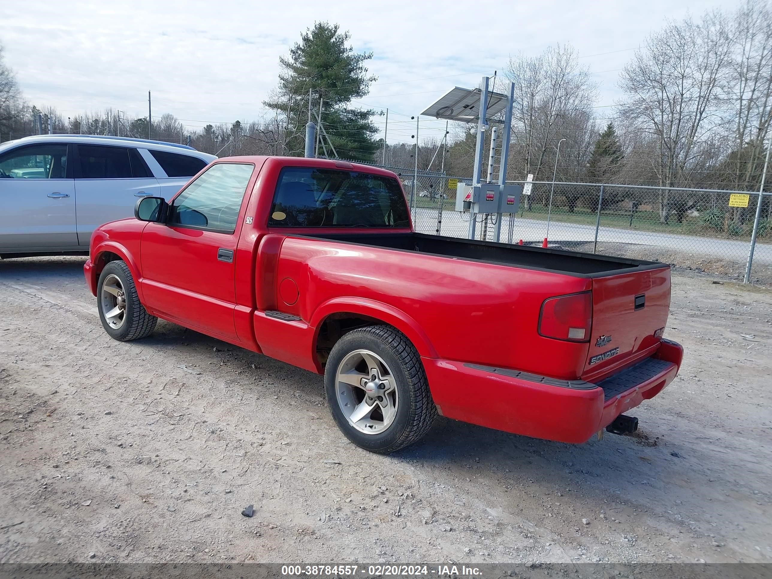 Photo 2 VIN: 1GTCS14W728154818 - GMC SONOMA 