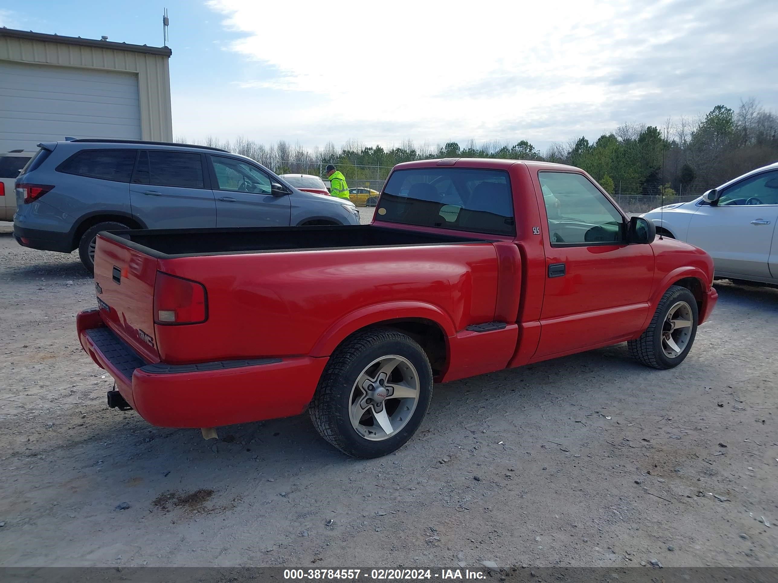 Photo 3 VIN: 1GTCS14W728154818 - GMC SONOMA 