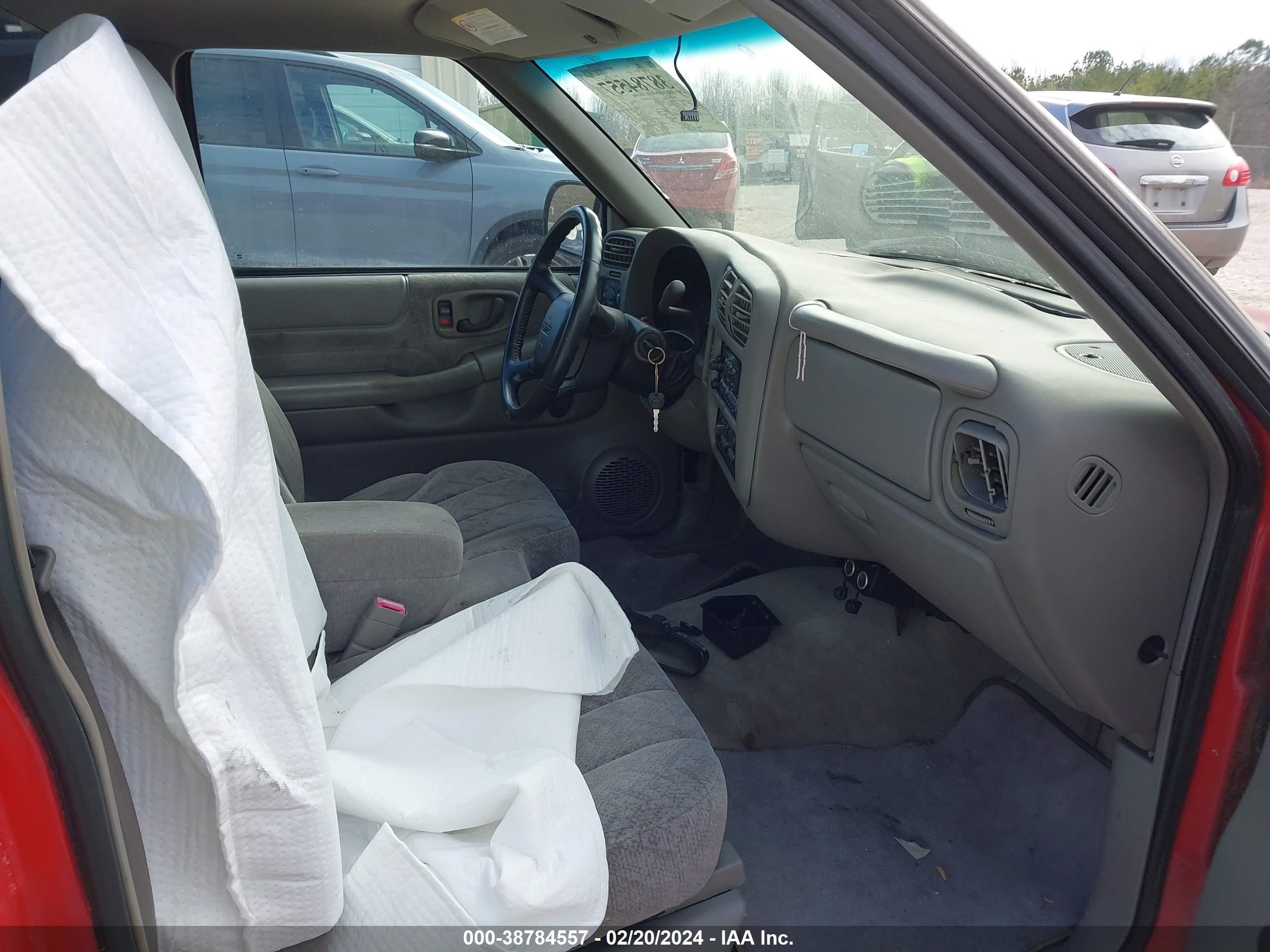 Photo 4 VIN: 1GTCS14W728154818 - GMC SONOMA 