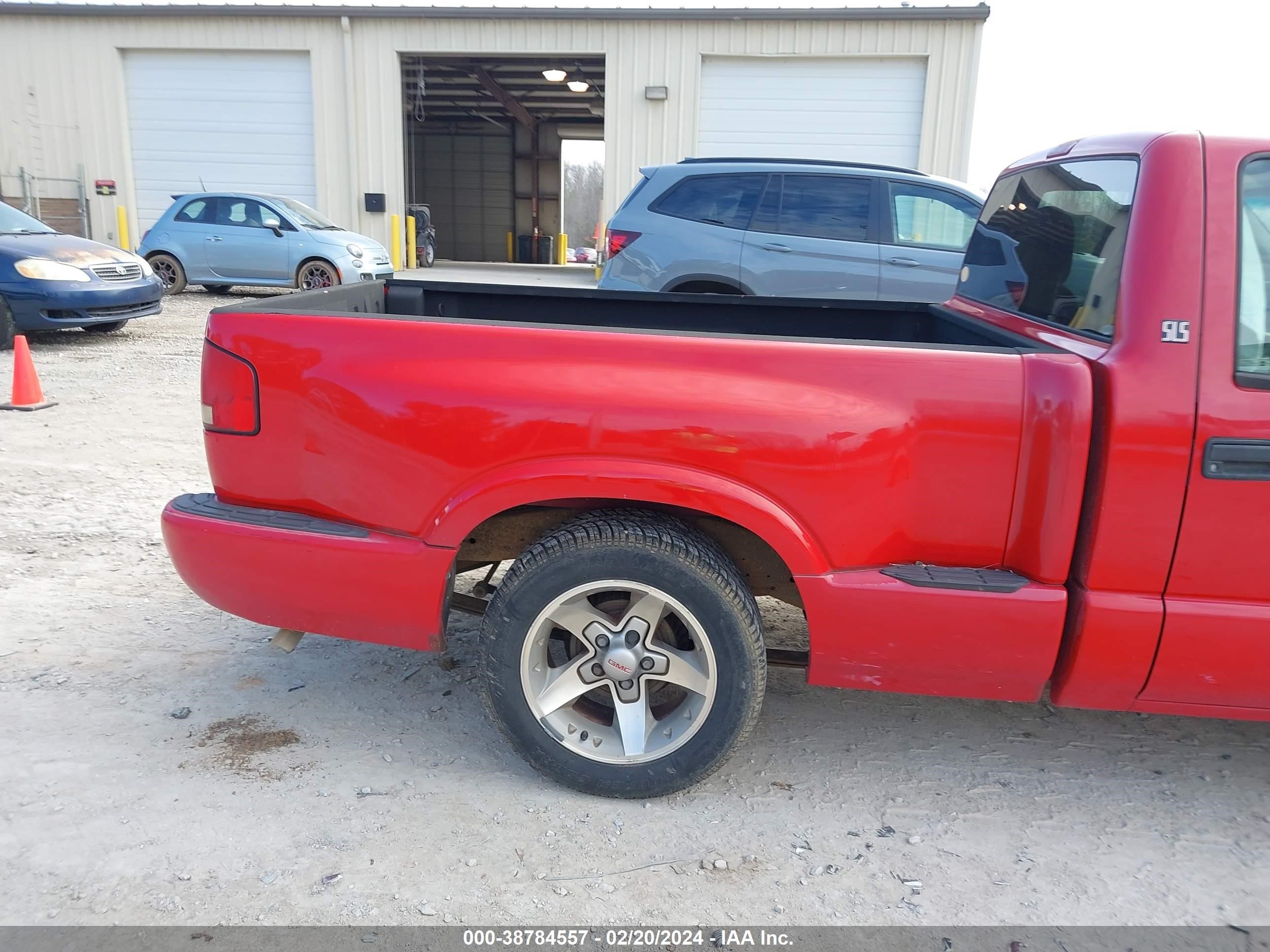 Photo 7 VIN: 1GTCS14W728154818 - GMC SONOMA 