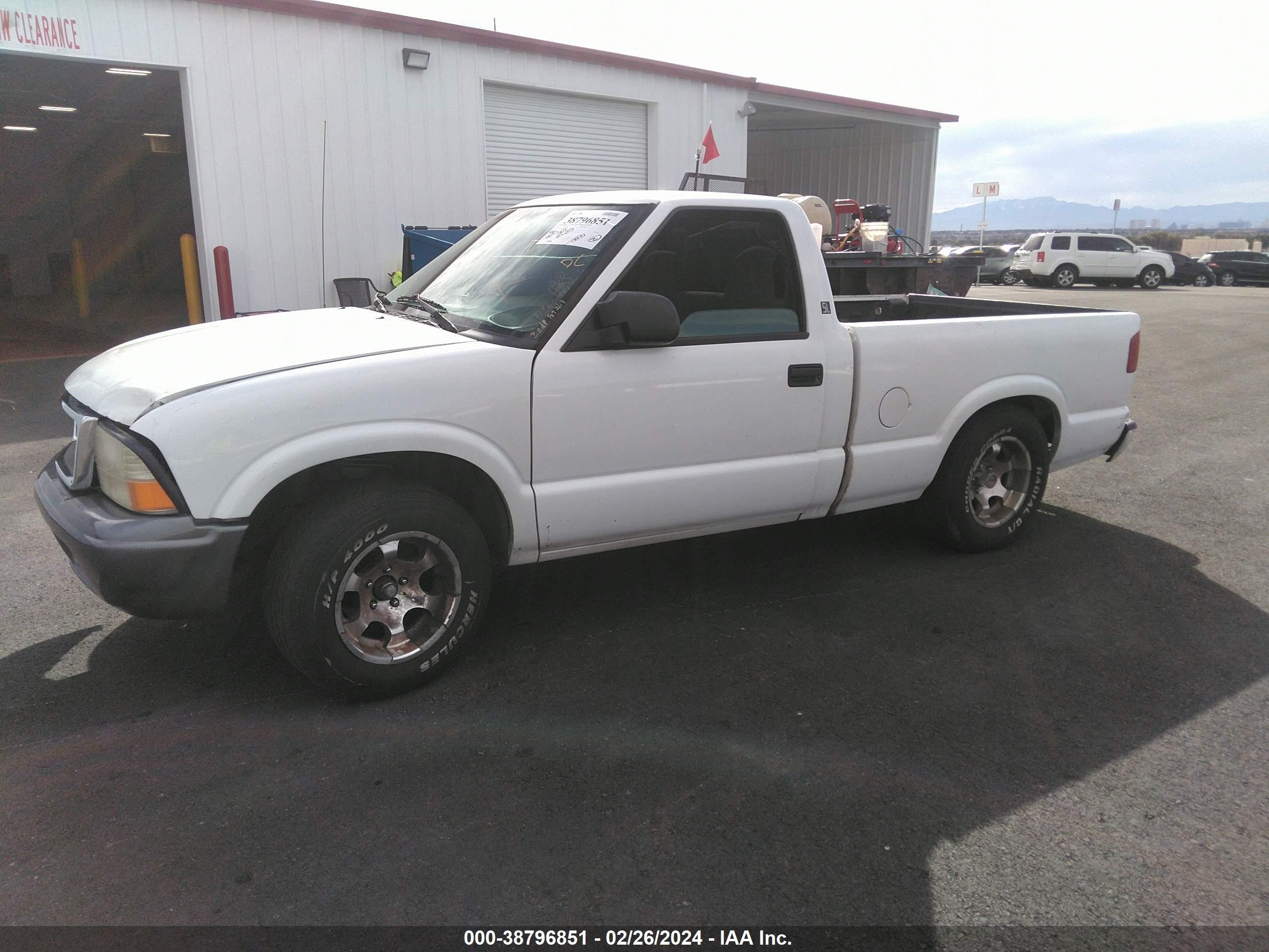 Photo 1 VIN: 1GTCS14W828217697 - GMC SONOMA 