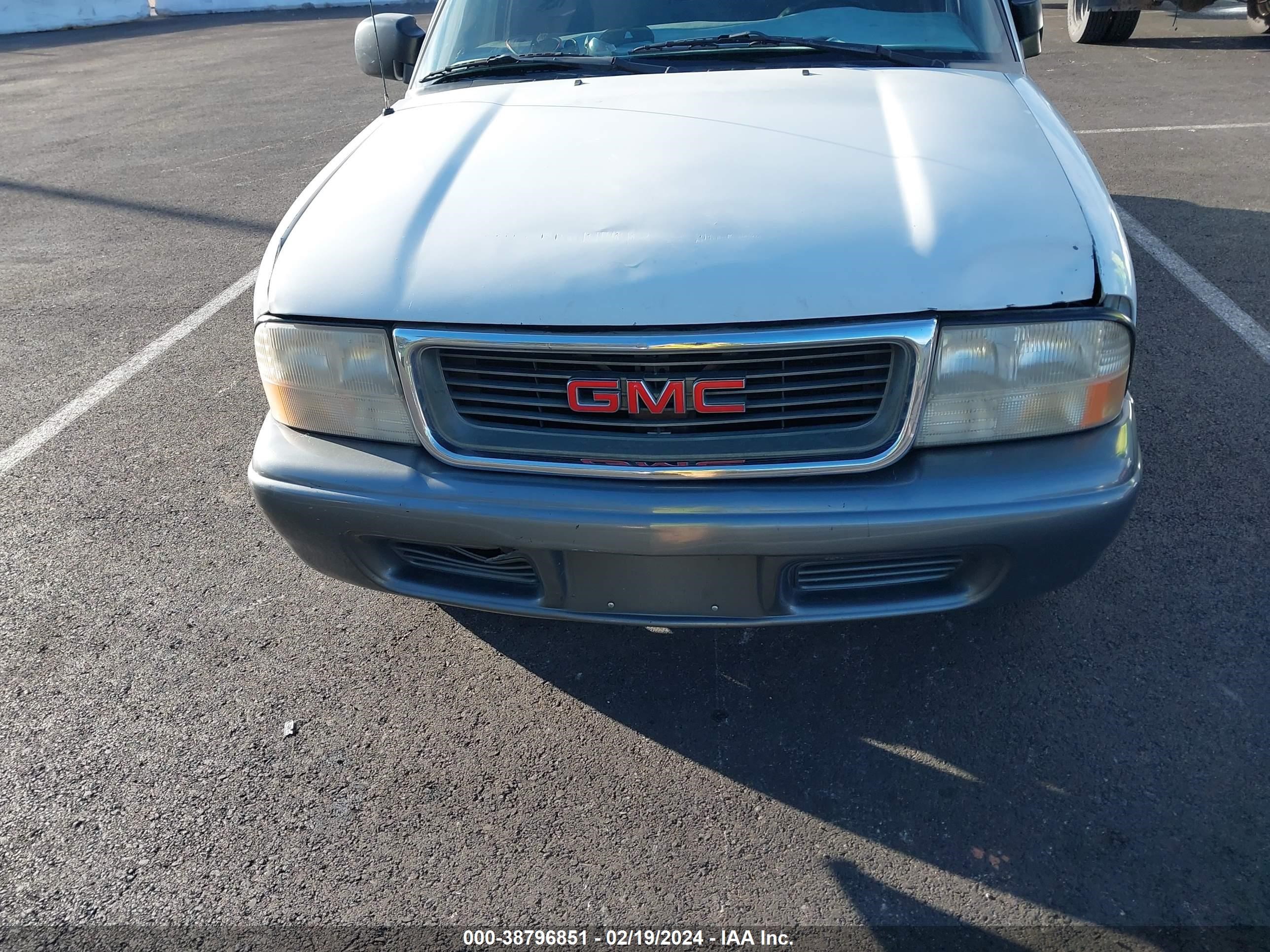 Photo 5 VIN: 1GTCS14W828217697 - GMC SONOMA 