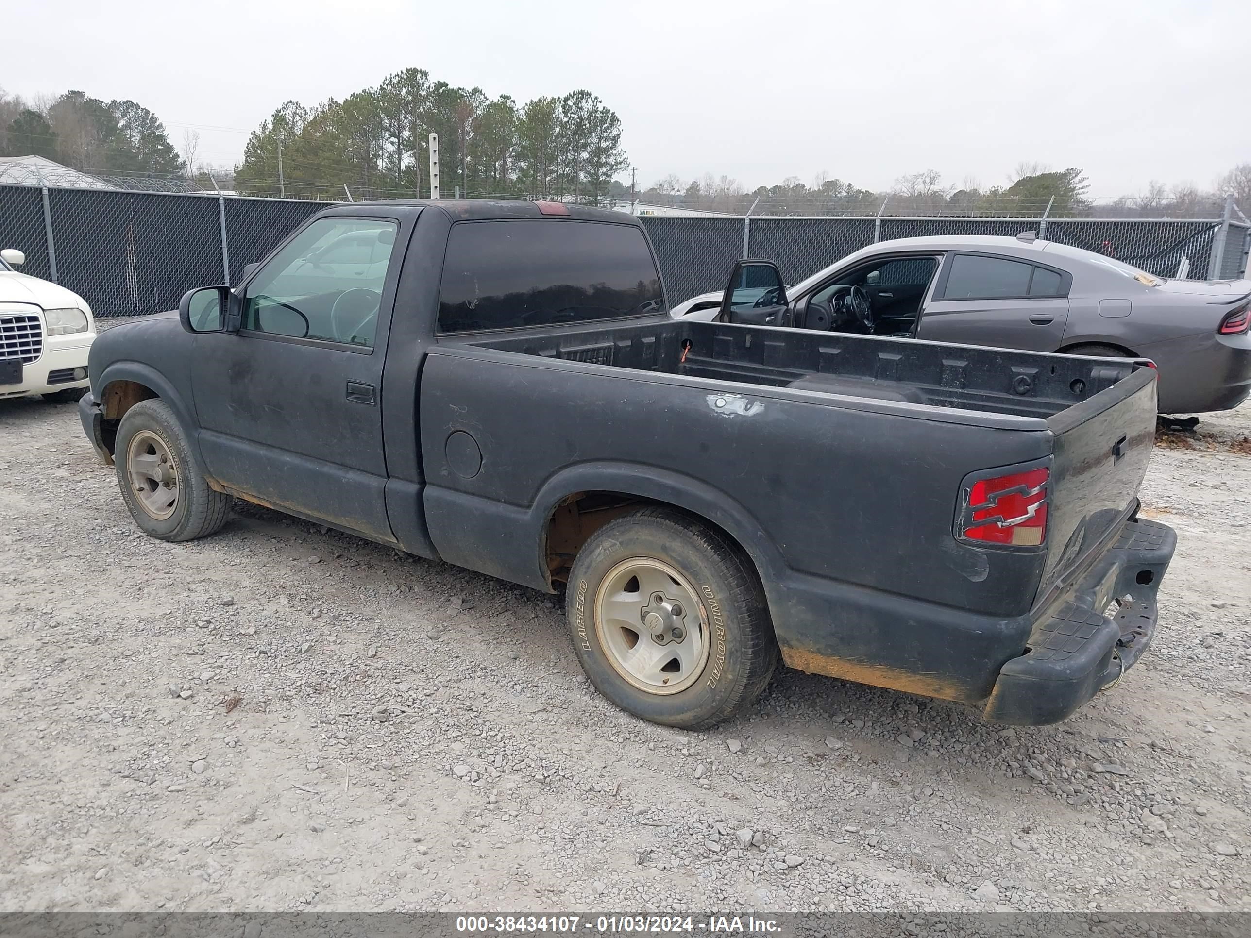 Photo 2 VIN: 1GTCS14W8Y8114434 - GMC SONOMA 