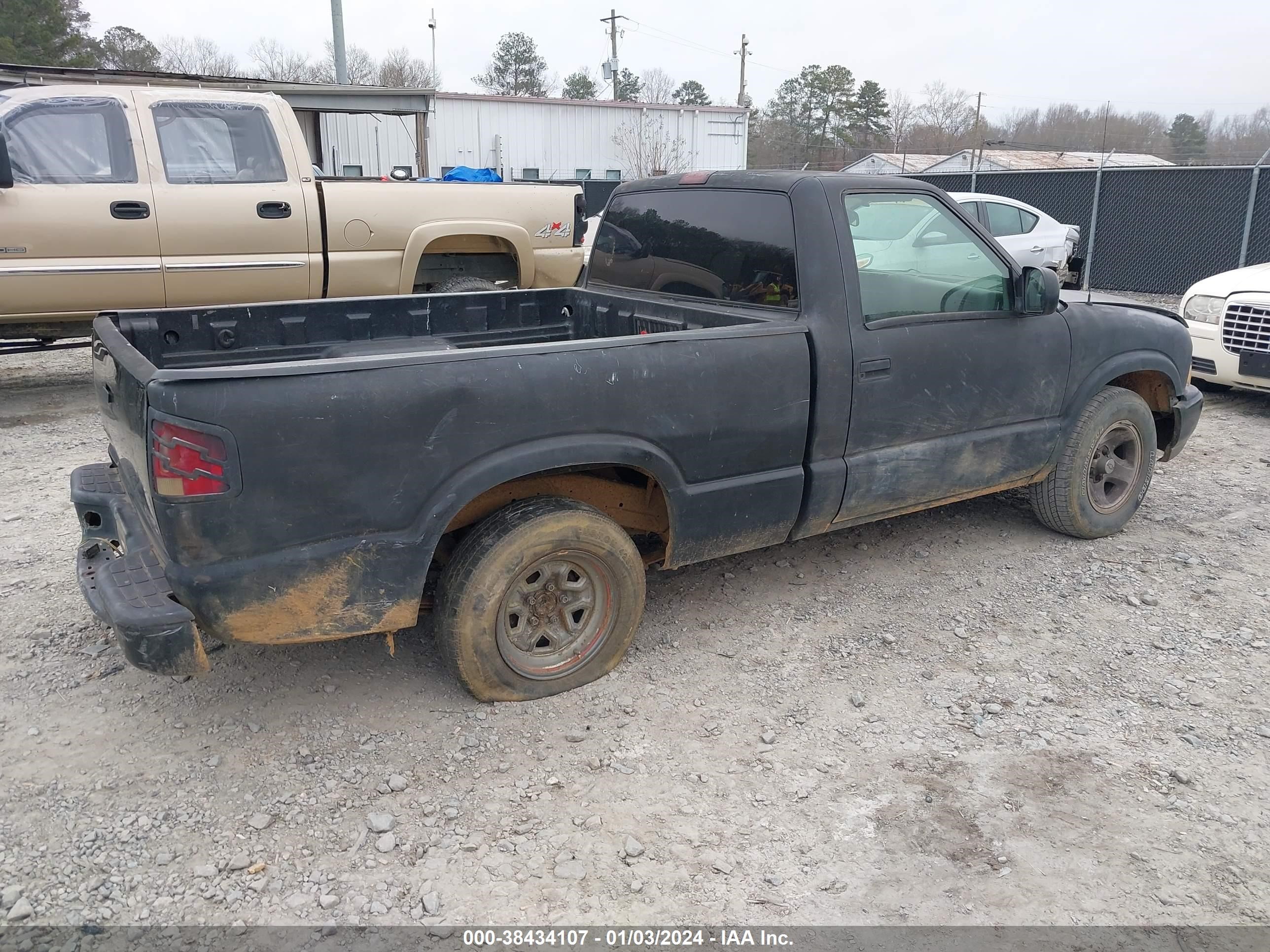 Photo 3 VIN: 1GTCS14W8Y8114434 - GMC SONOMA 