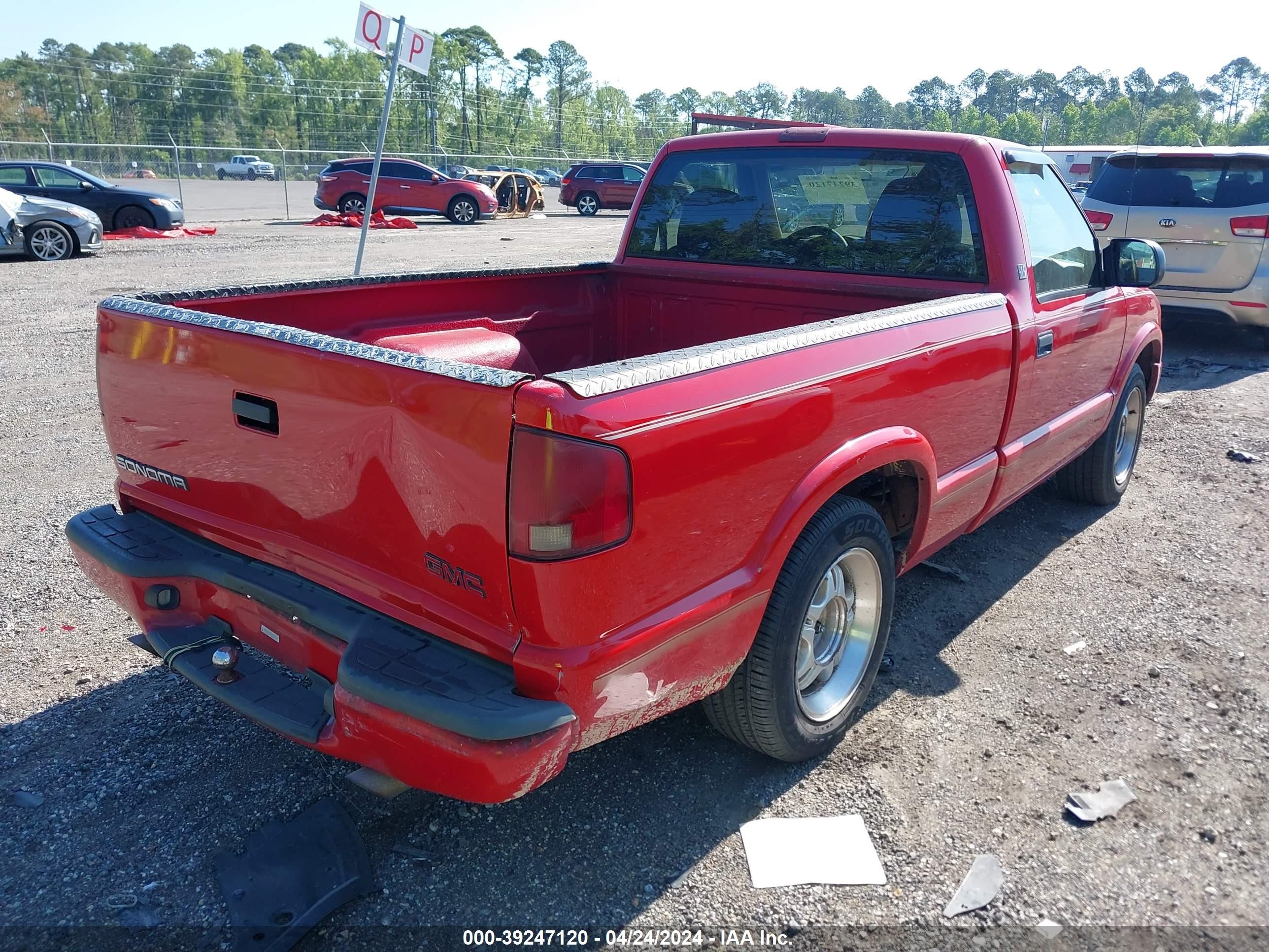 Photo 3 VIN: 1GTCS14X4X8525501 - GMC SONOMA 