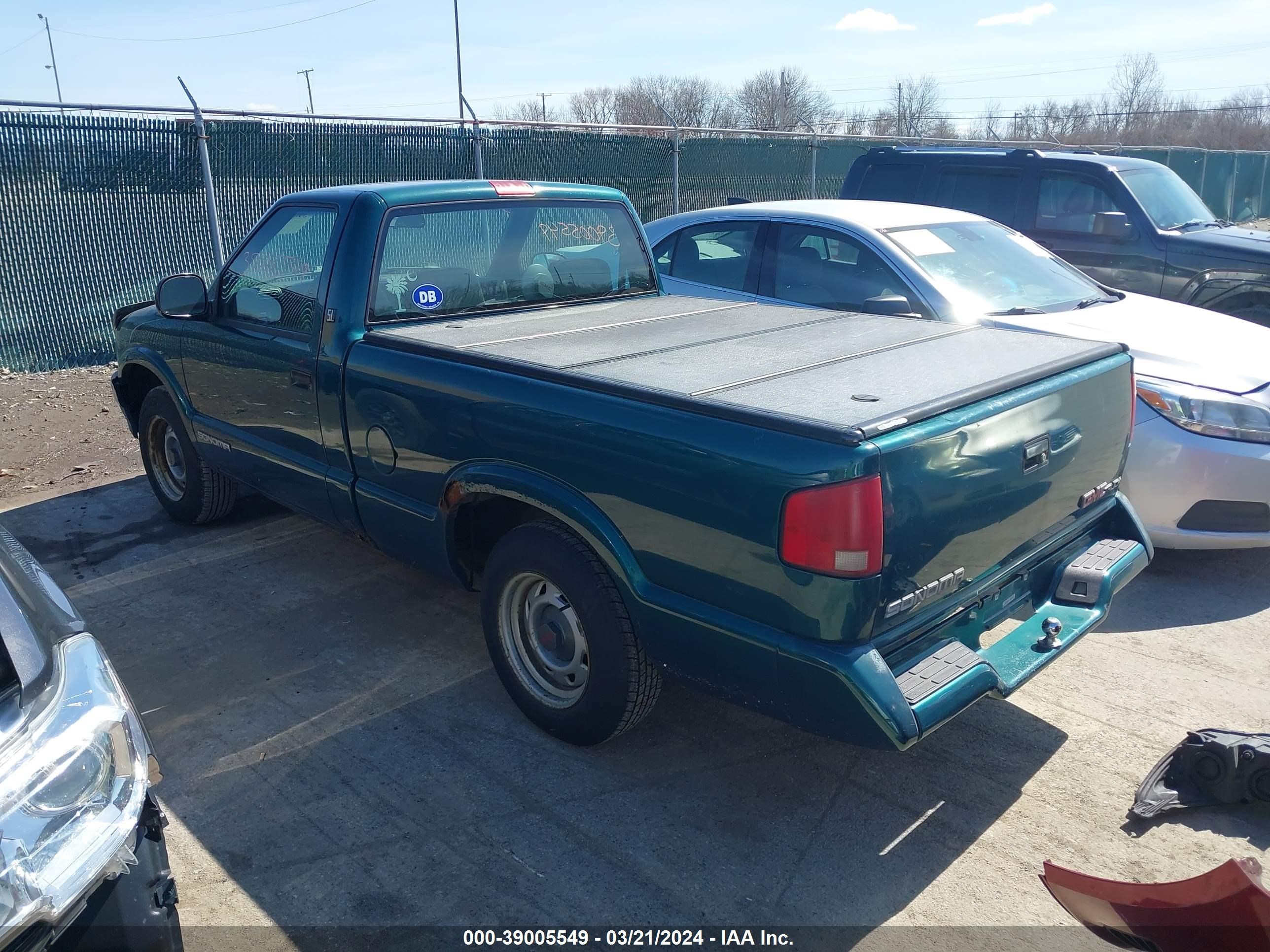 Photo 2 VIN: 1GTCS14X5V8509885 - GMC SONOMA 