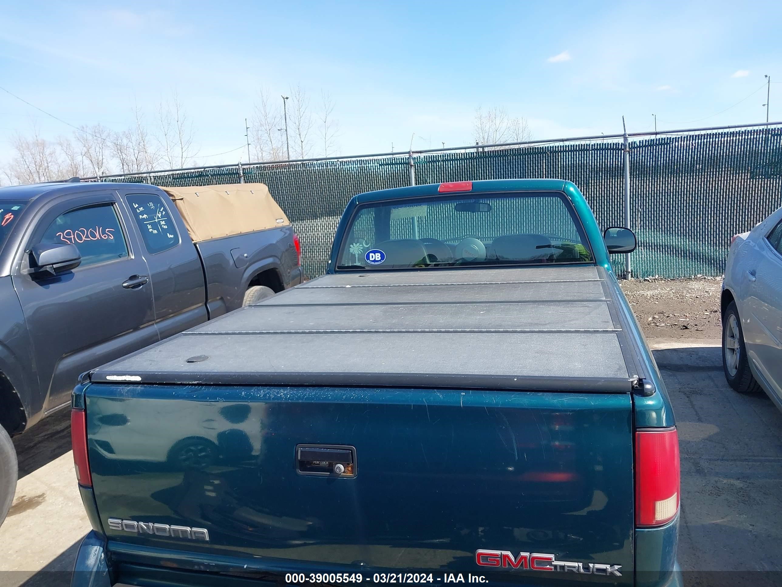 Photo 7 VIN: 1GTCS14X5V8509885 - GMC SONOMA 