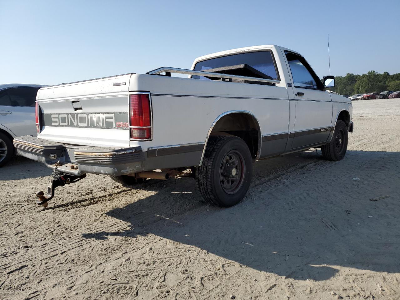 Photo 2 VIN: 1GTCS14Z8M2505140 - GMC SONOMA 