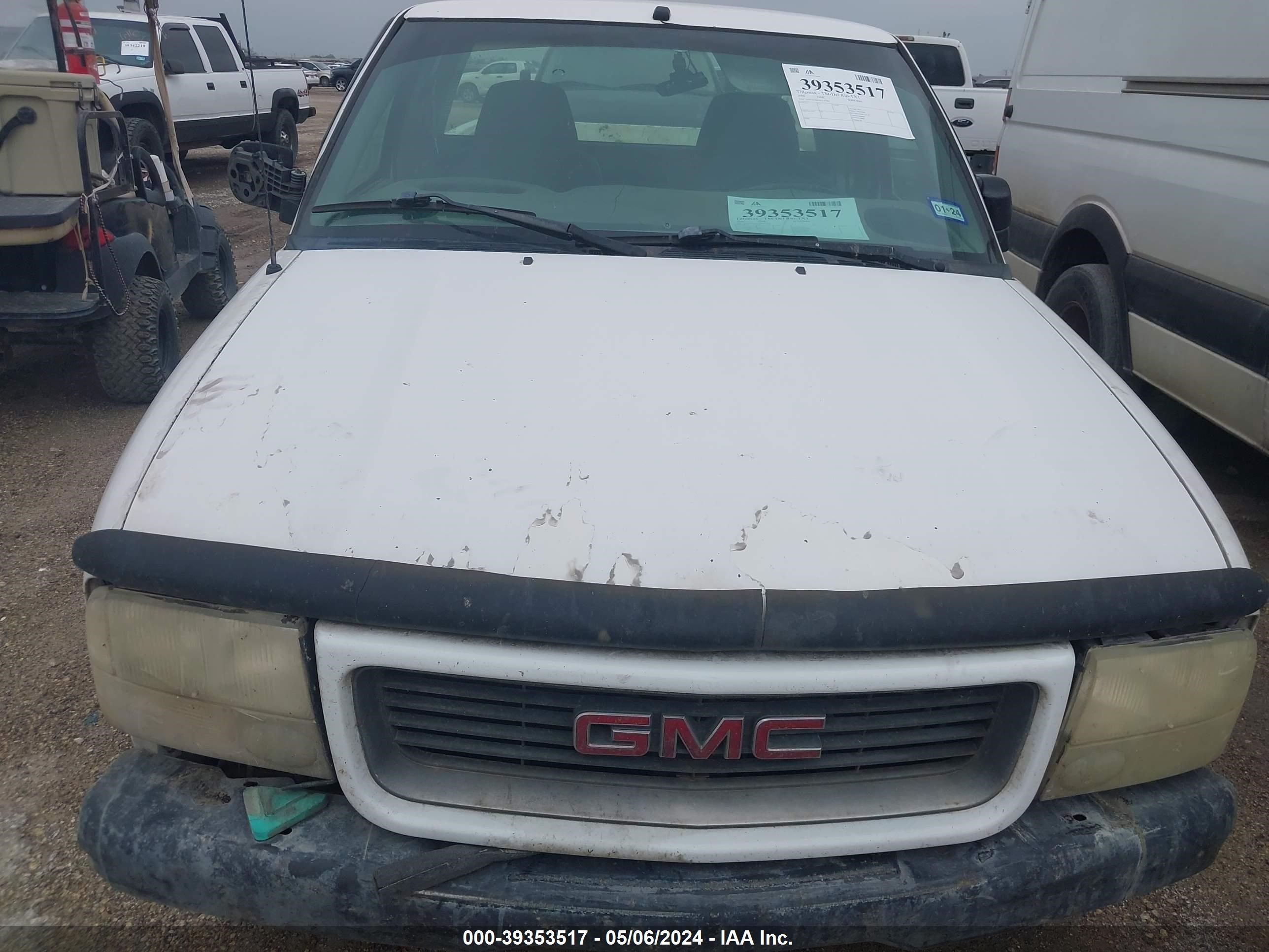 Photo 9 VIN: 1GTCS1940YK147583 - GMC SONOMA 