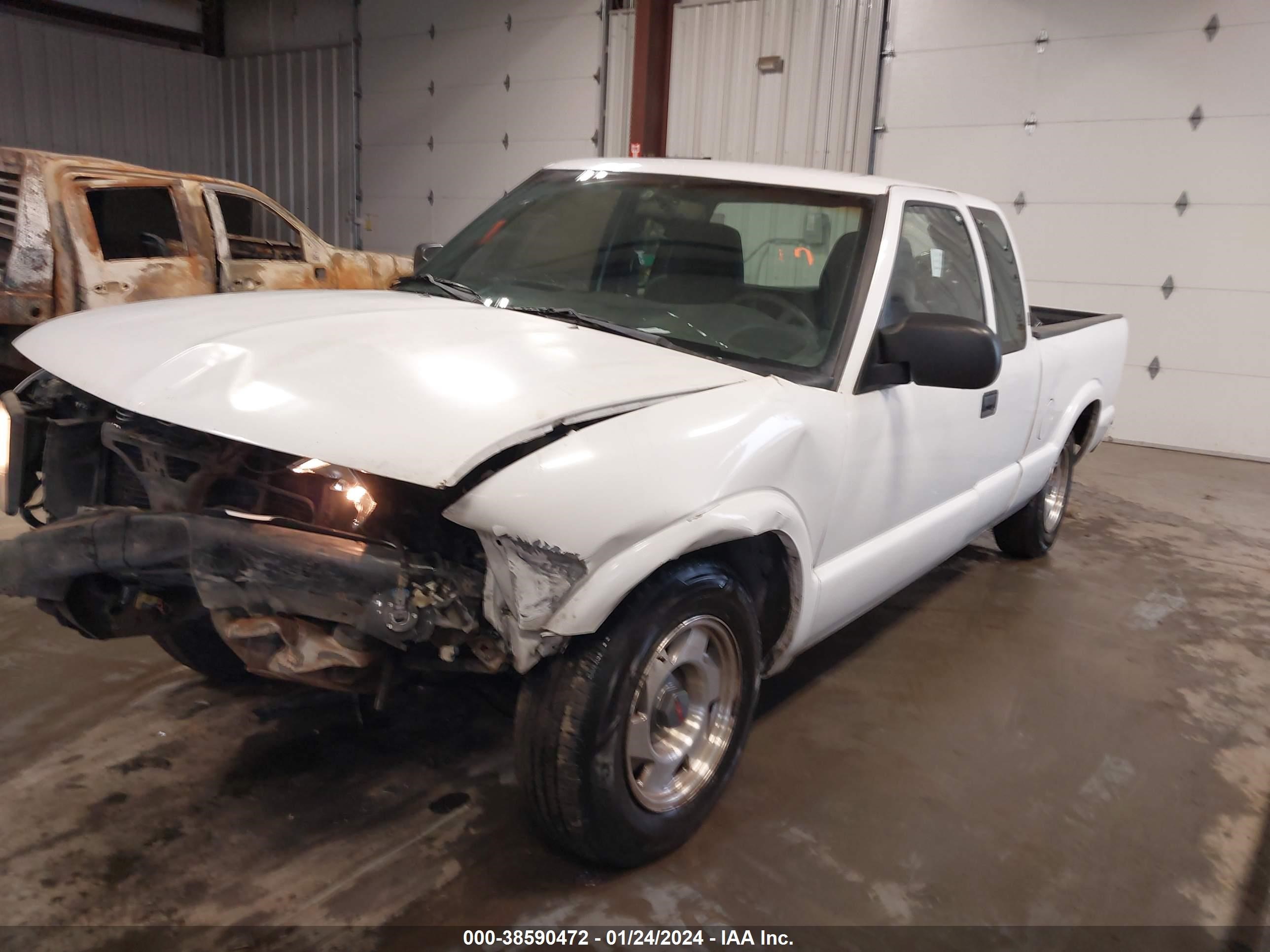 Photo 1 VIN: 1GTCS1941W8545704 - GMC SONOMA 