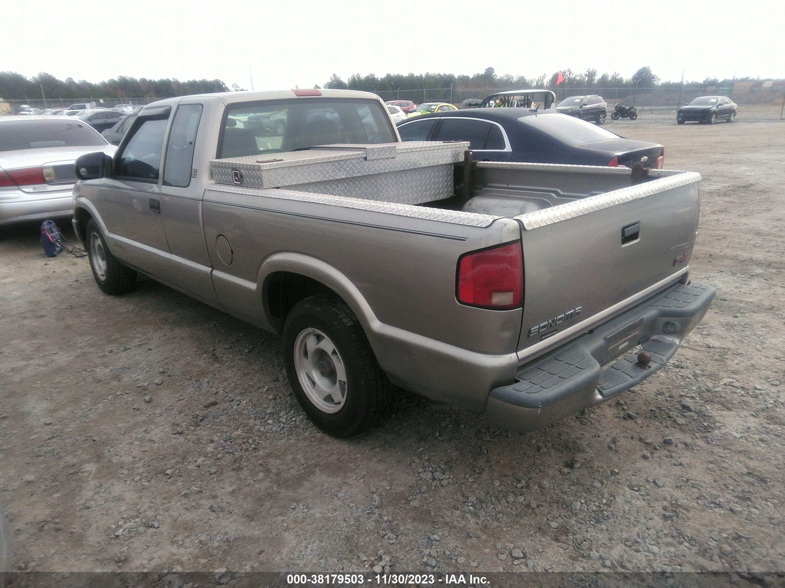 Photo 2 VIN: 1GTCS1945WK525667 - GMC SONOMA 