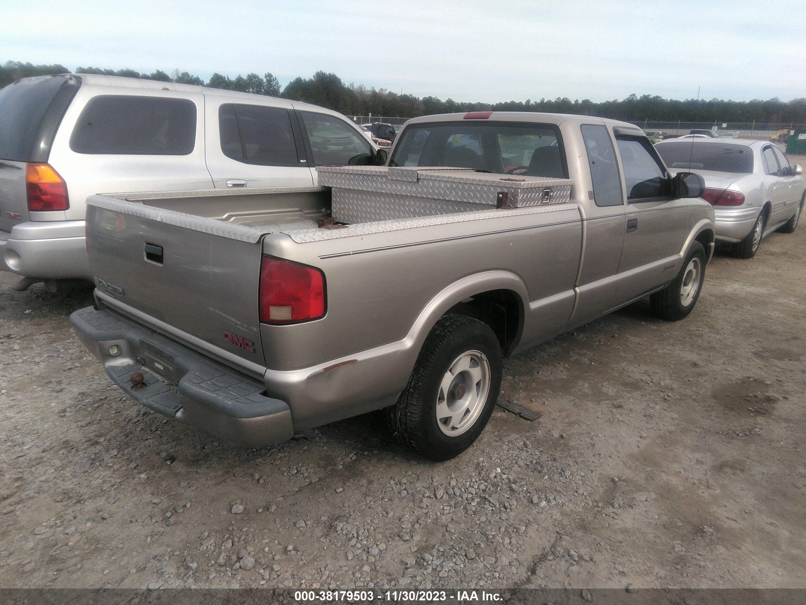 Photo 3 VIN: 1GTCS1945WK525667 - GMC SONOMA 