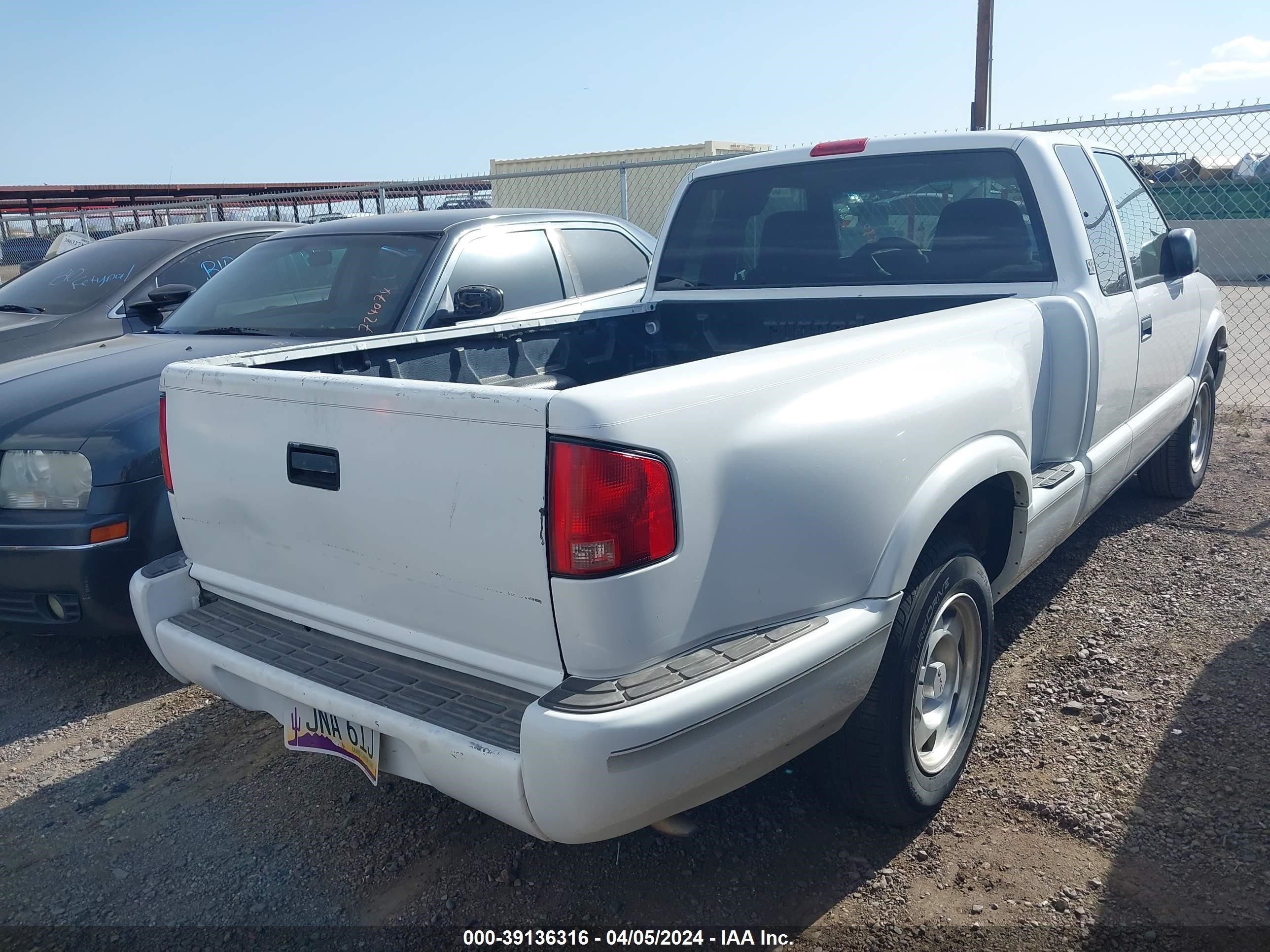 Photo 3 VIN: 1GTCS194XW8543580 - GMC SONOMA 