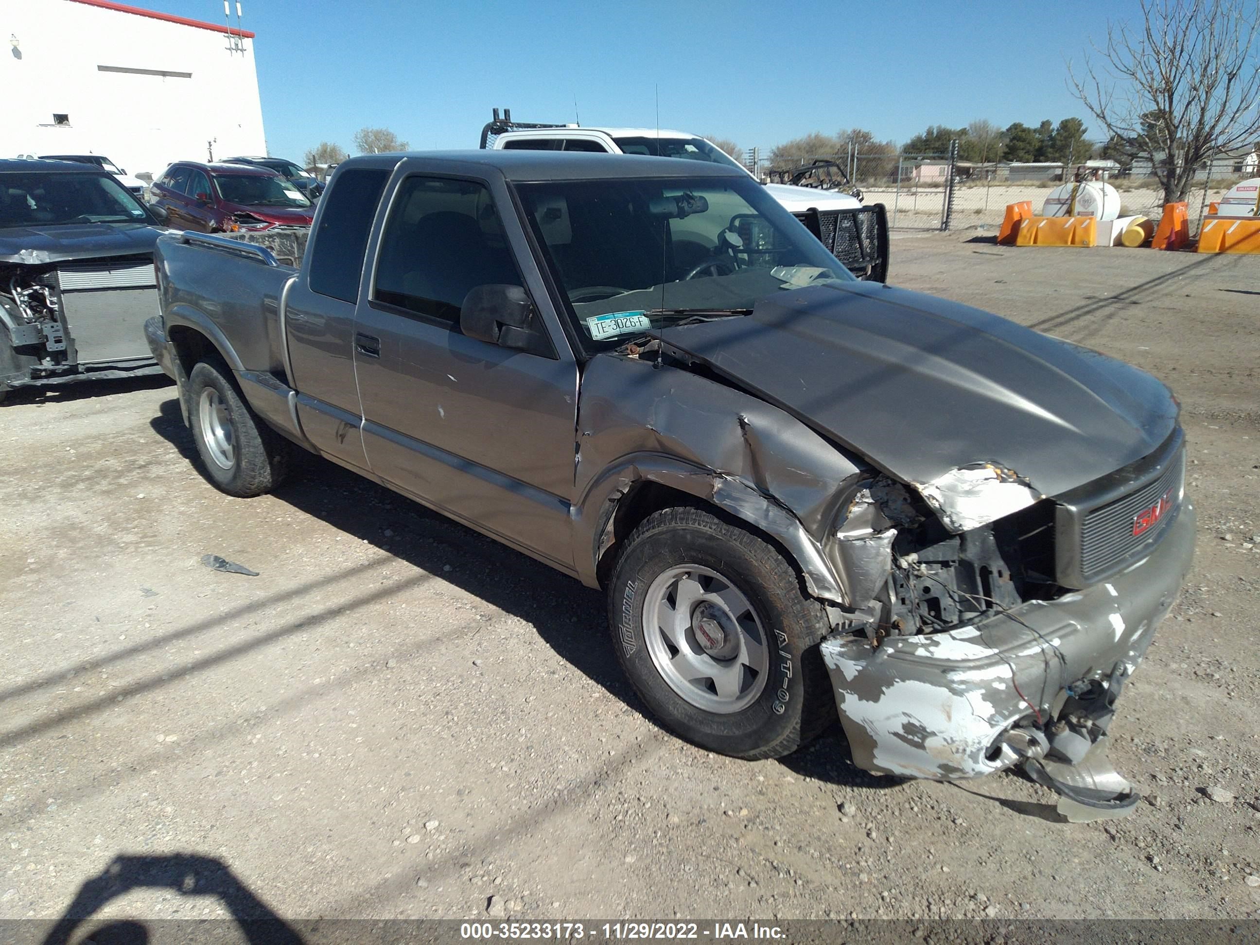 Photo 1 VIN: 1GTCS1950Y8208128 - GMC SONOMA 