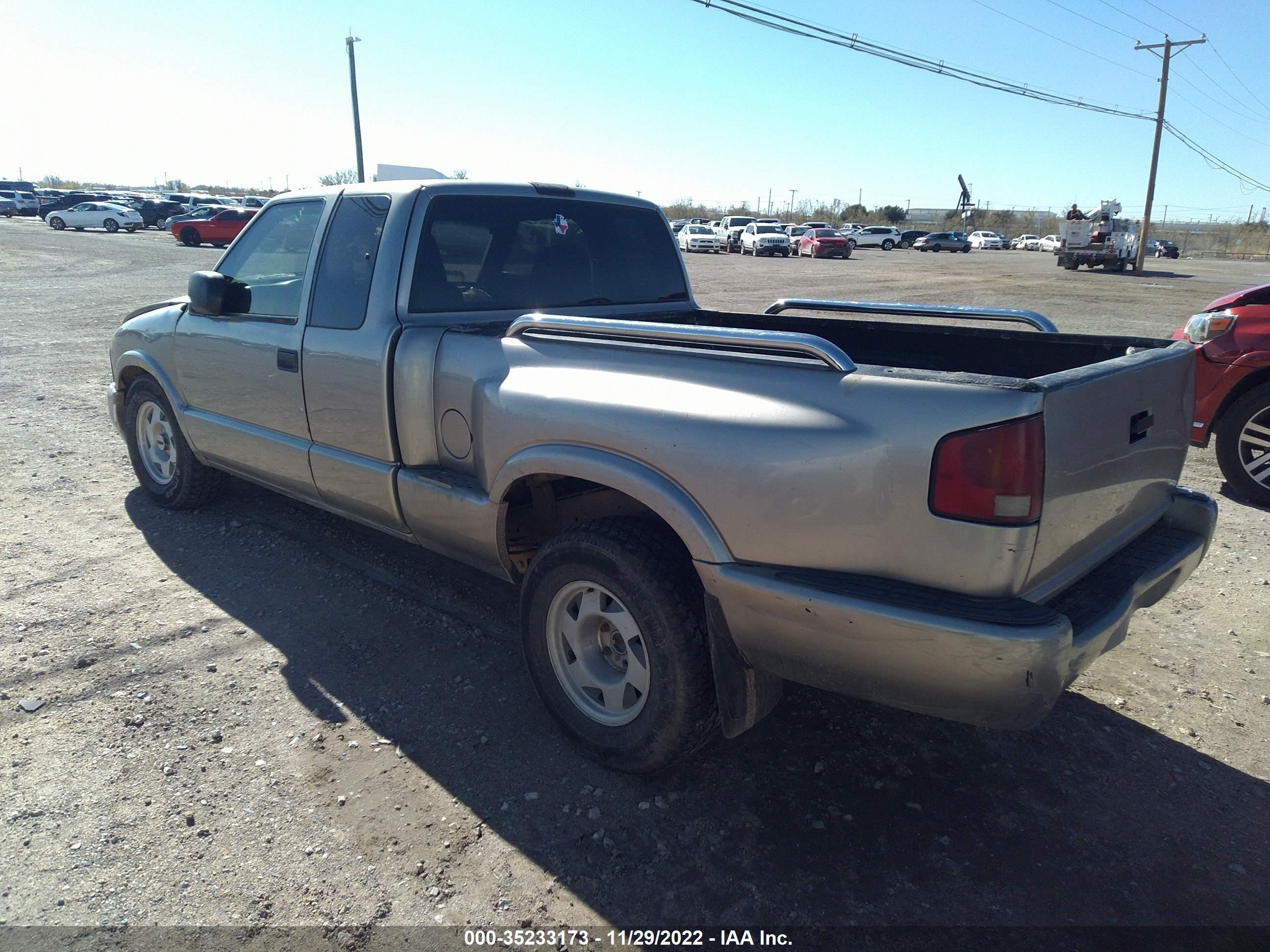 Photo 3 VIN: 1GTCS1950Y8208128 - GMC SONOMA 