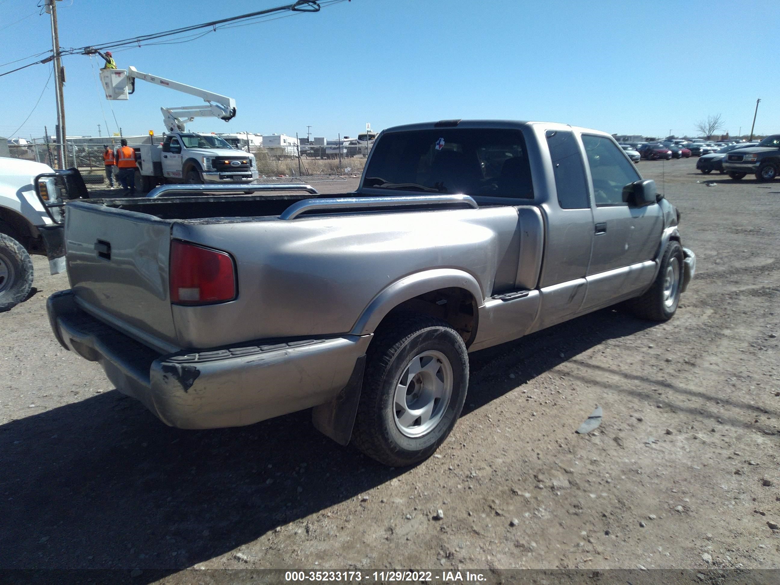 Photo 4 VIN: 1GTCS1950Y8208128 - GMC SONOMA 