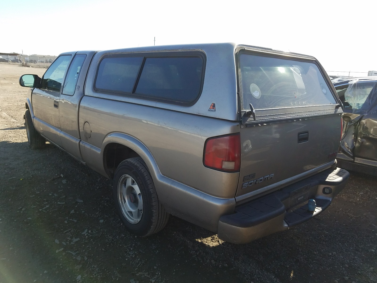 Photo 2 VIN: 1GTCS195818115167 - GMC SONOMA 