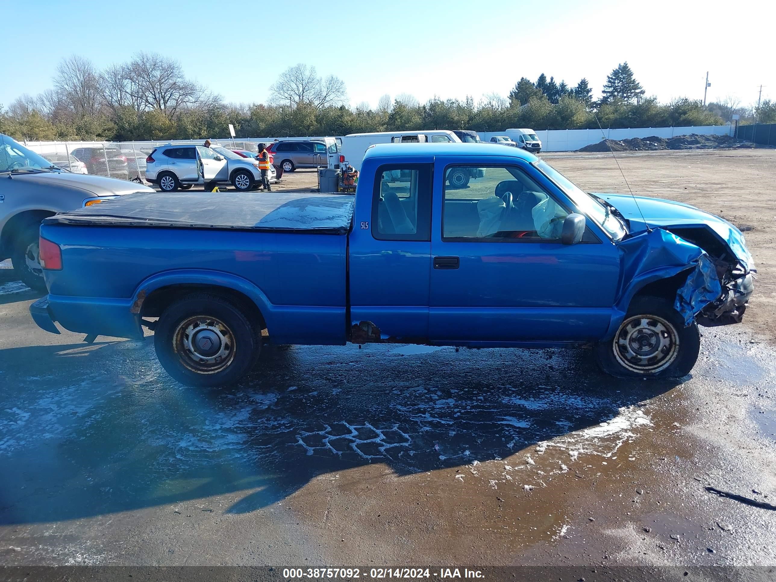 Photo 11 VIN: 1GTCS195818209842 - GMC SONOMA 