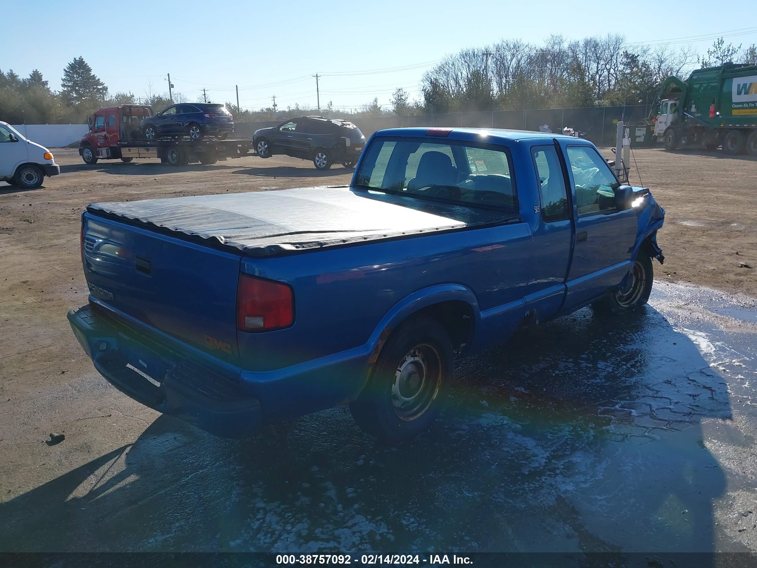 Photo 3 VIN: 1GTCS195818209842 - GMC SONOMA 