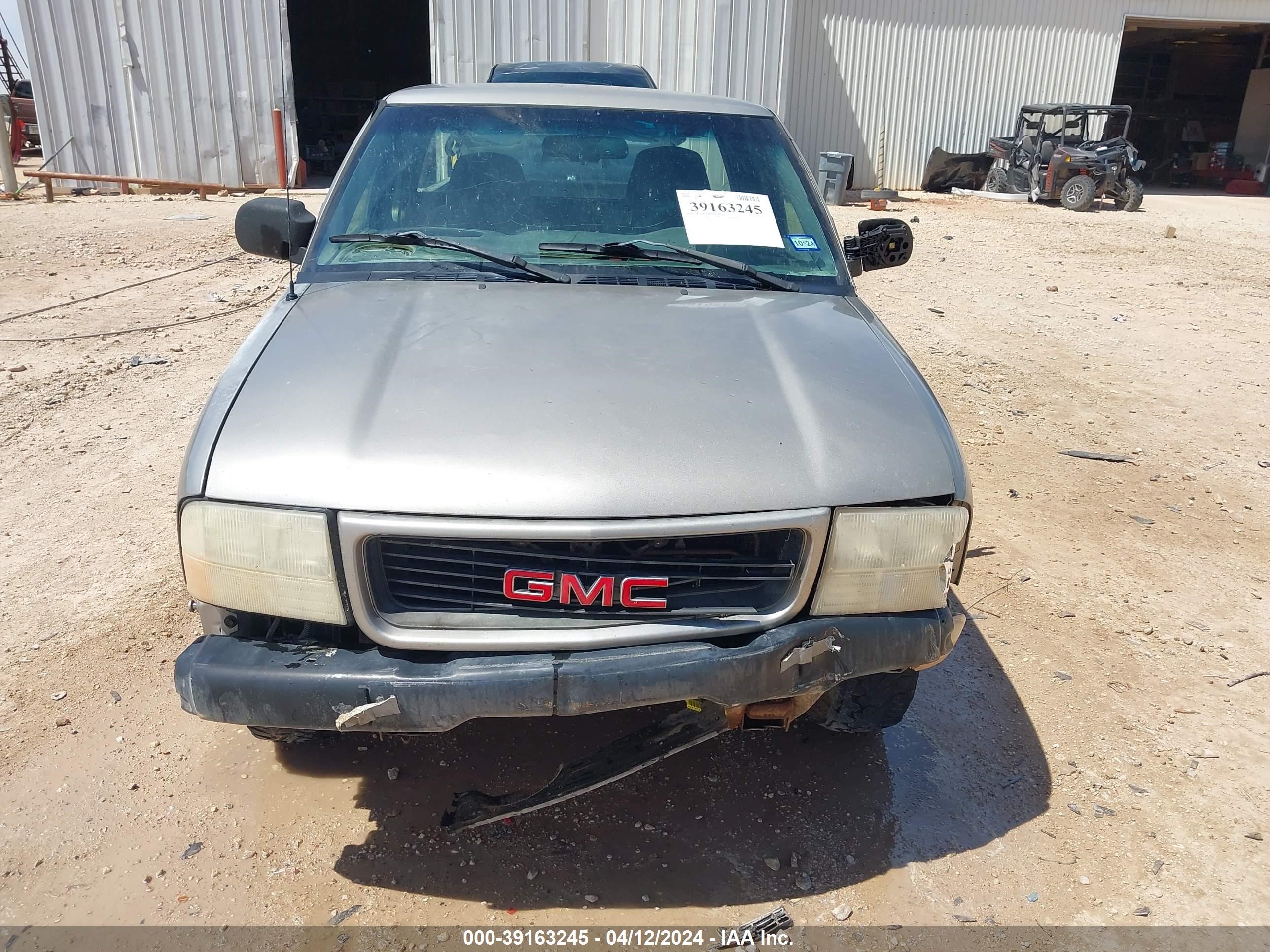 Photo 12 VIN: 1GTCS195X18142130 - GMC SONOMA 