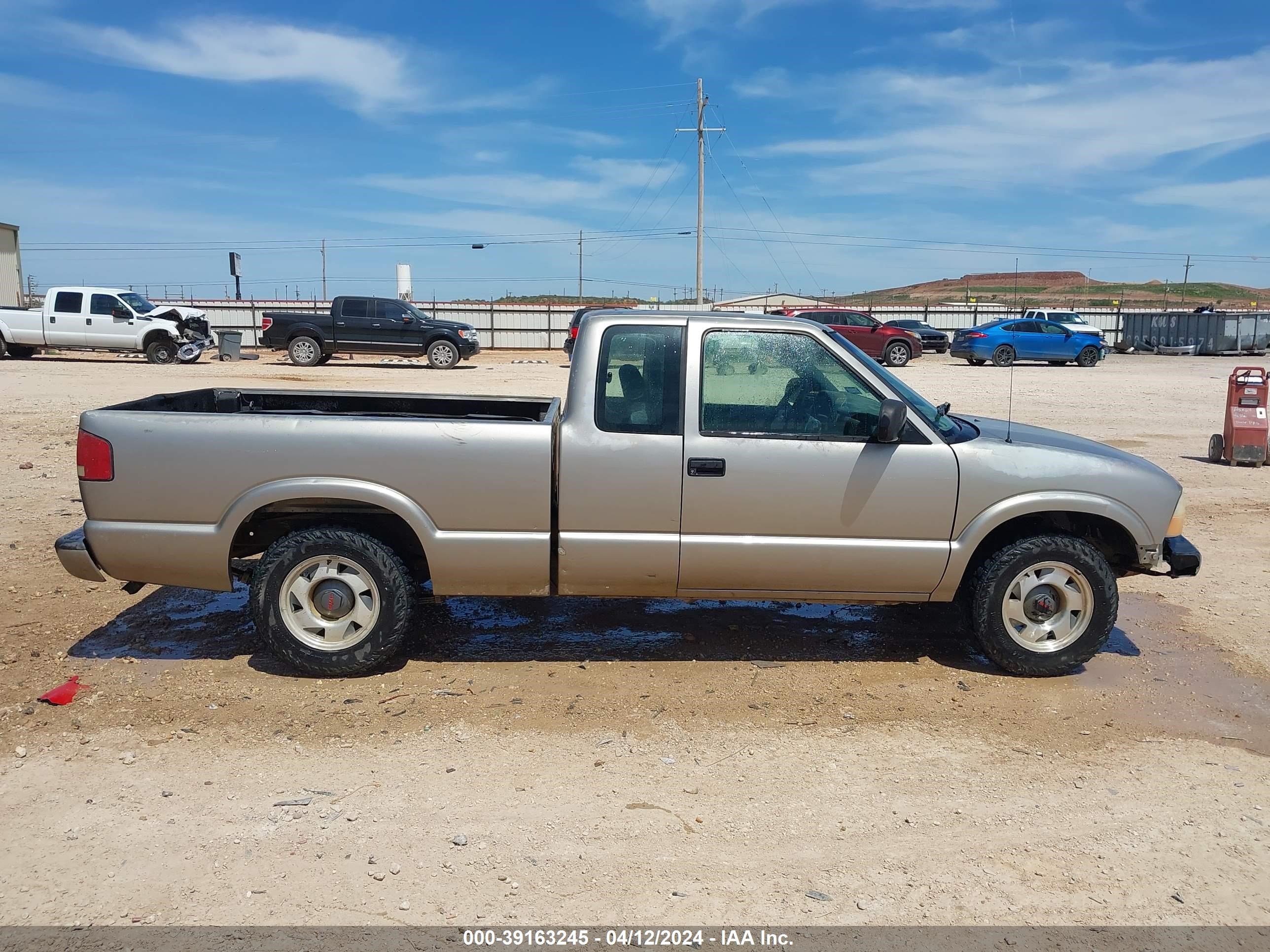 Photo 13 VIN: 1GTCS195X18142130 - GMC SONOMA 