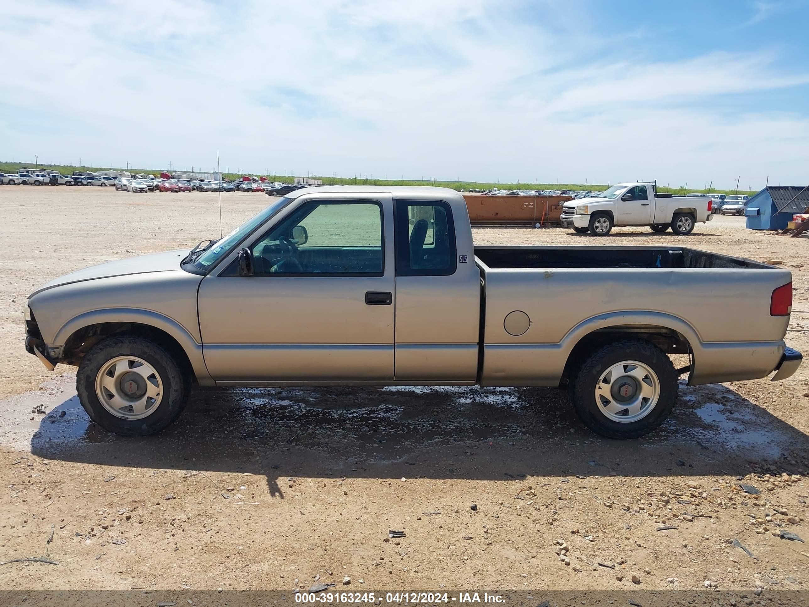 Photo 14 VIN: 1GTCS195X18142130 - GMC SONOMA 