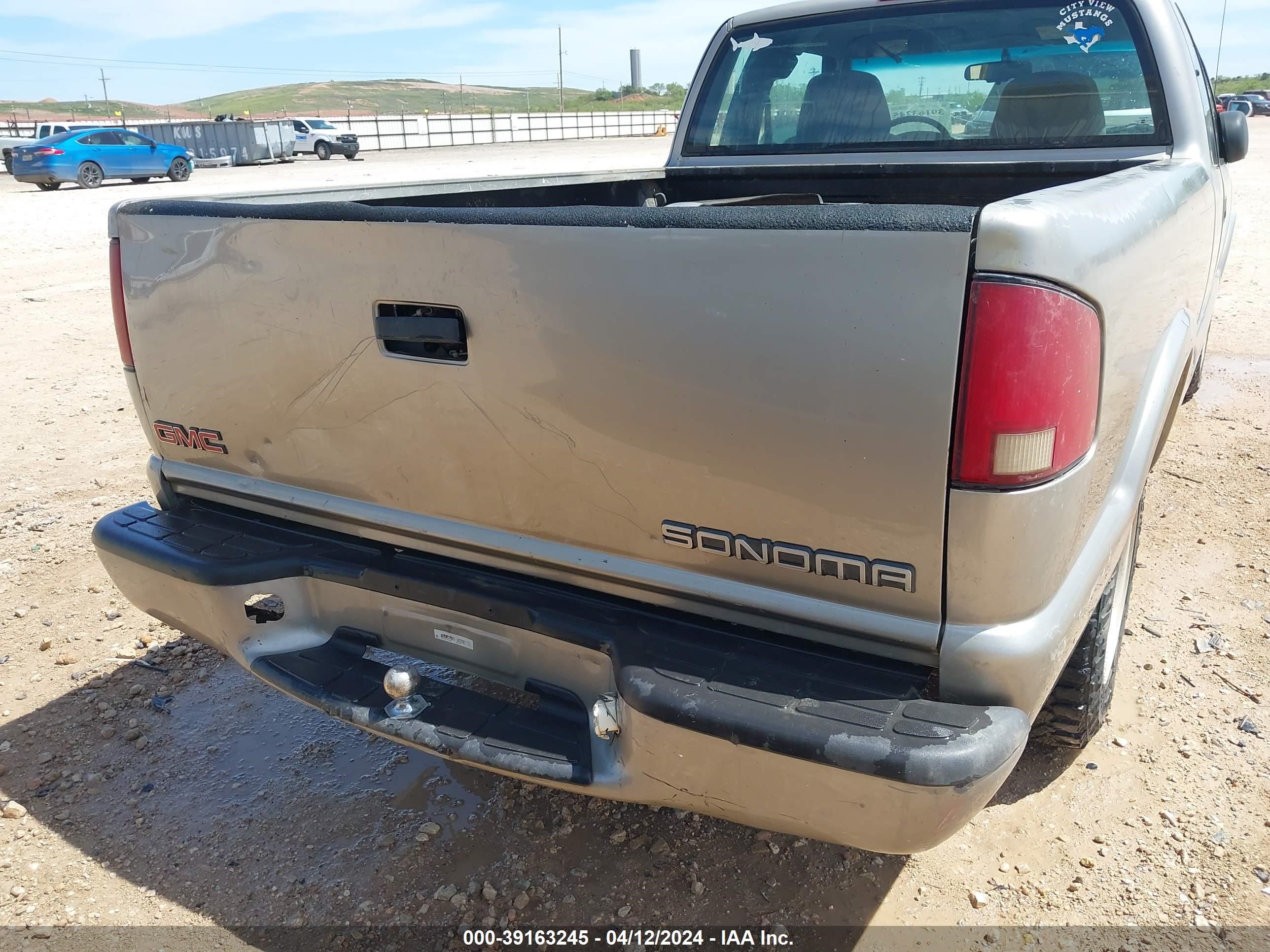 Photo 17 VIN: 1GTCS195X18142130 - GMC SONOMA 