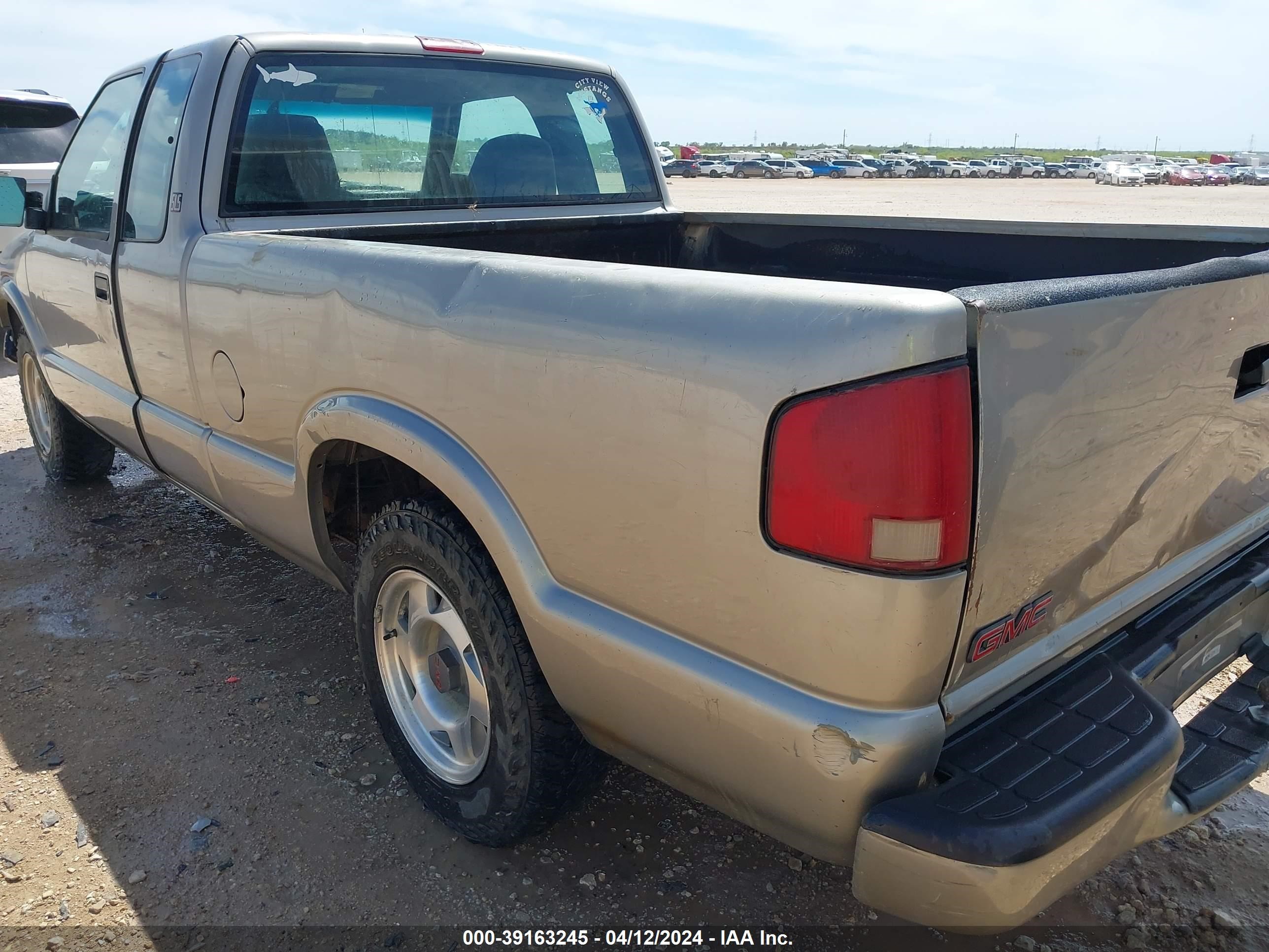 Photo 18 VIN: 1GTCS195X18142130 - GMC SONOMA 