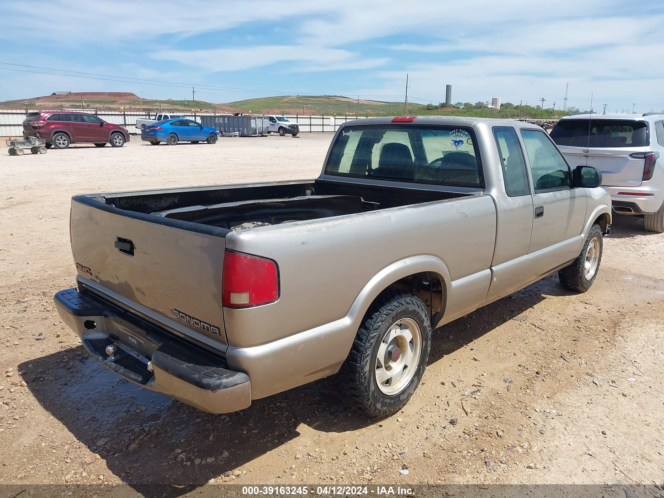 Photo 3 VIN: 1GTCS195X18142130 - GMC SONOMA 