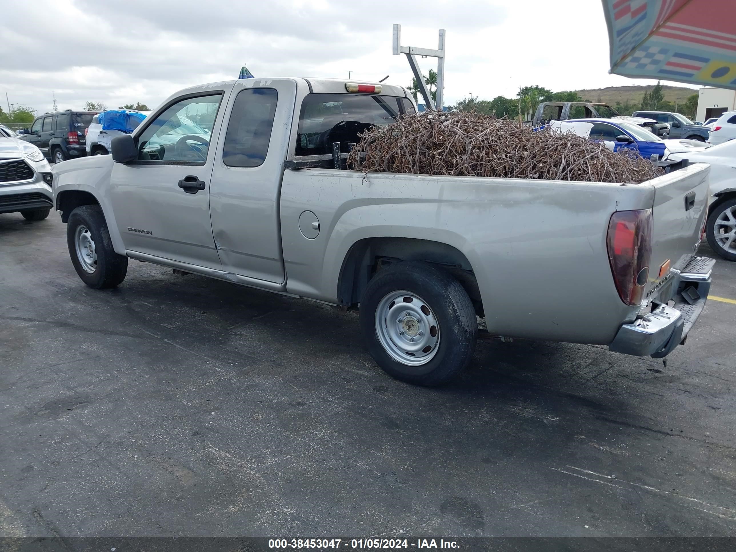 Photo 2 VIN: 1GTCS196658184700 - GMC CANYON 