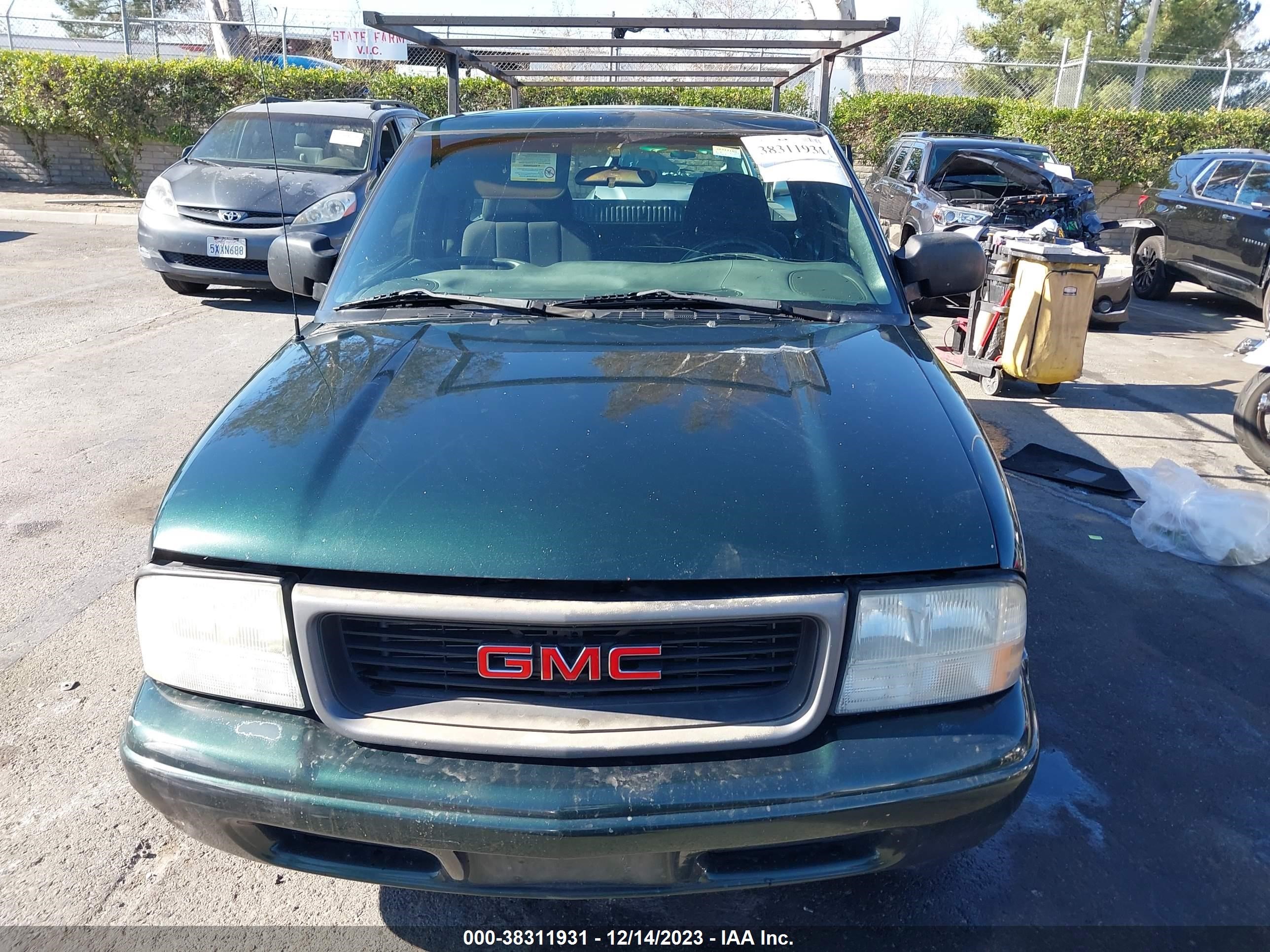 Photo 11 VIN: 1GTCS19HX38270171 - GMC SONOMA 