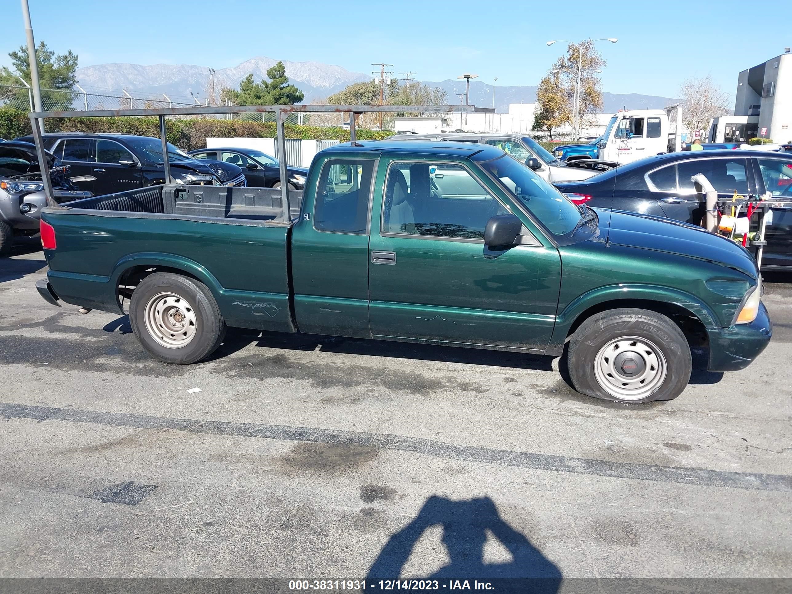 Photo 12 VIN: 1GTCS19HX38270171 - GMC SONOMA 