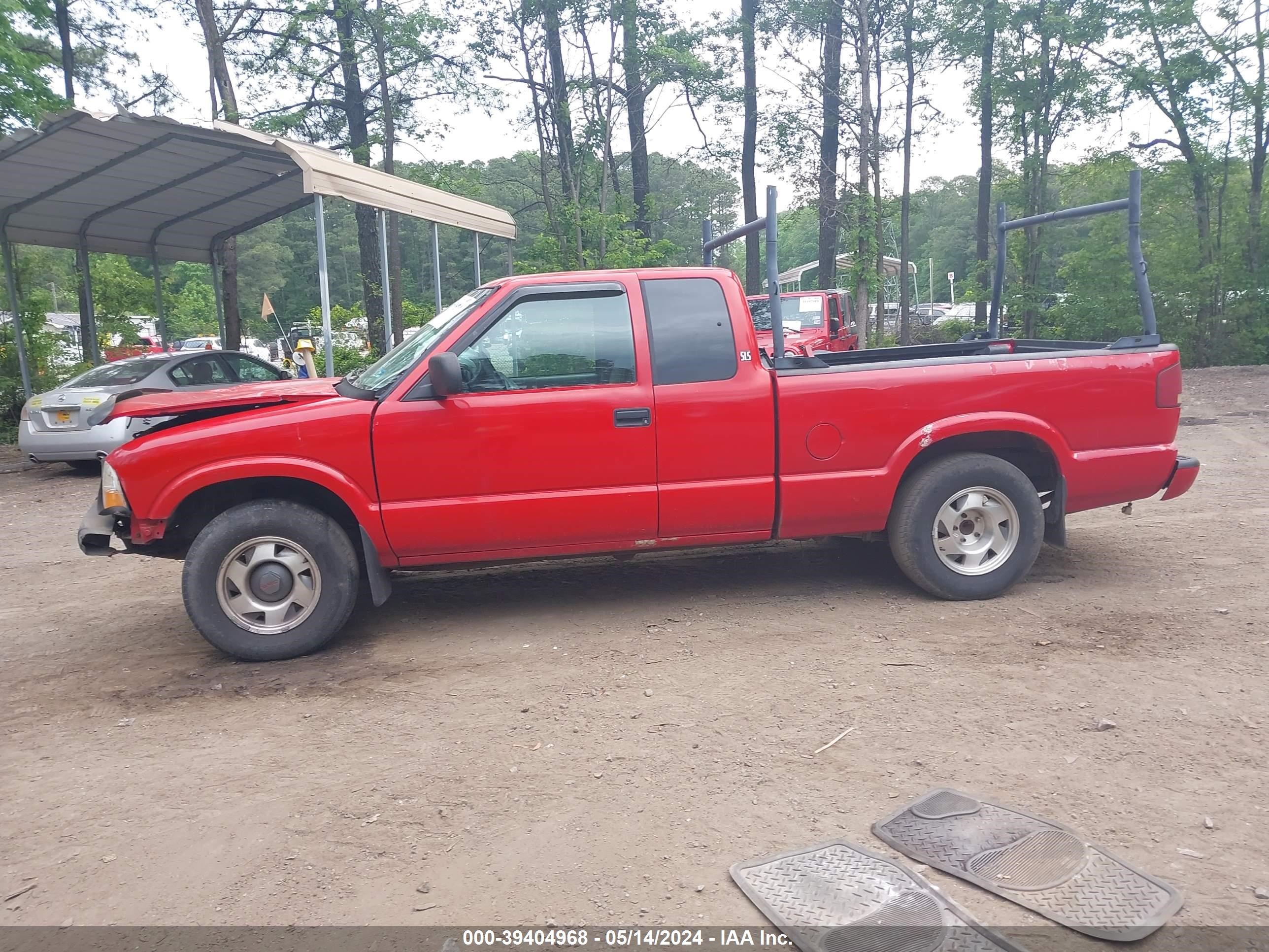 Photo 13 VIN: 1GTCS19W1Y8299645 - GMC SONOMA 