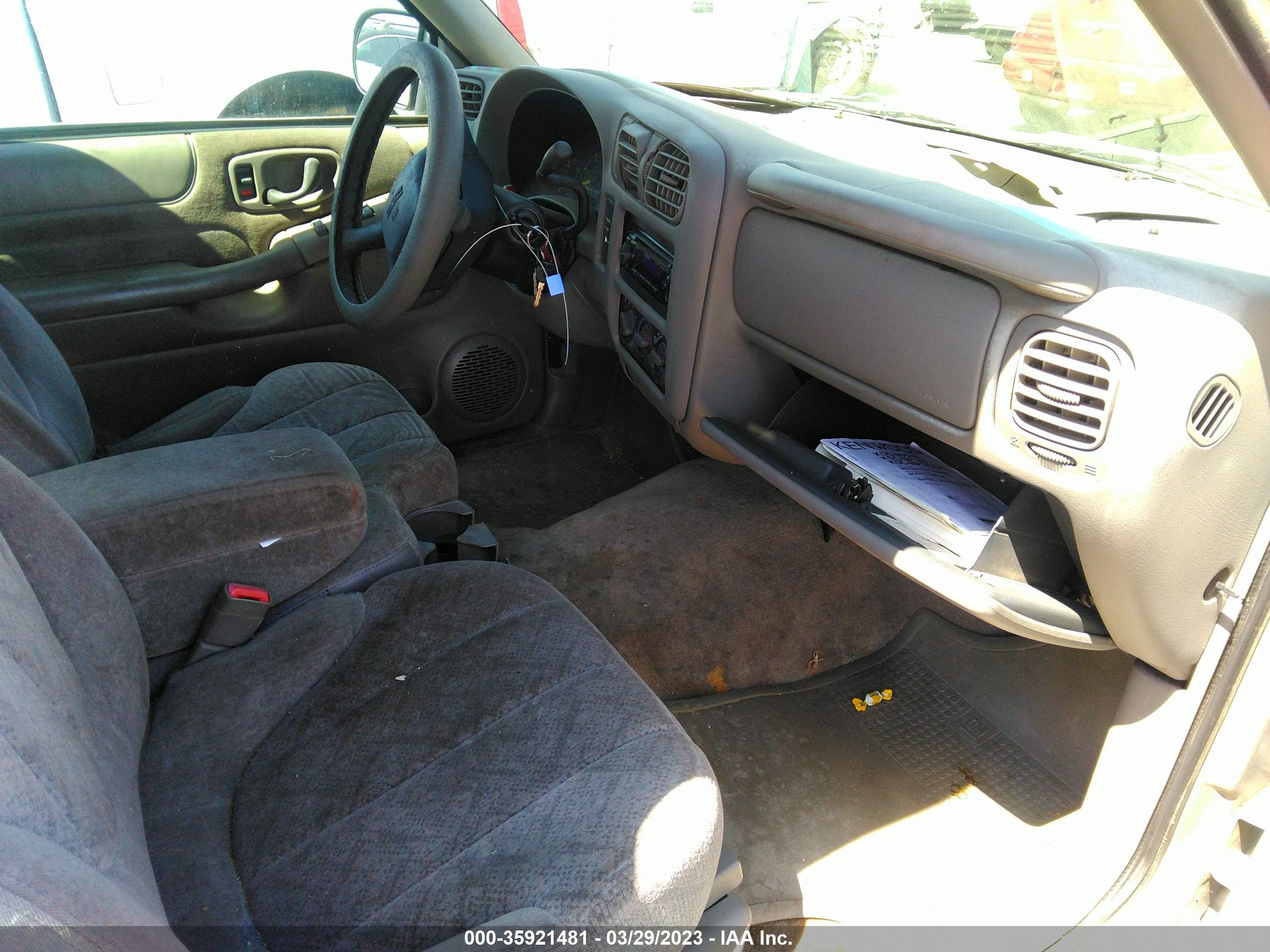 Photo 4 VIN: 1GTCS19W21K179703 - GMC SONOMA 